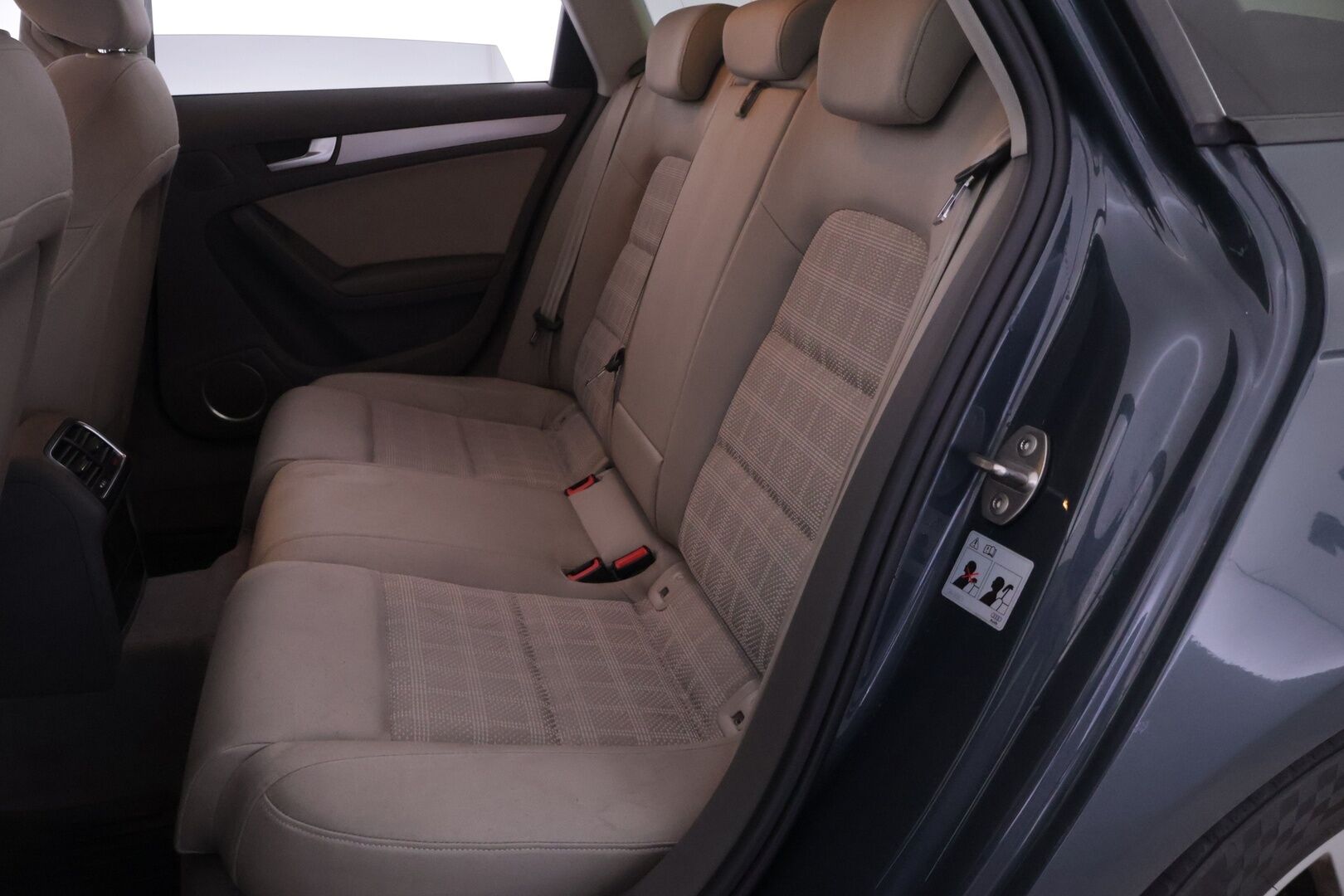 Audi A4 2010 A4 Farmari (AC) 4ov 1968cm3 - *Myydään huutokaupat.com* - KORKO VAIN 3,99 %