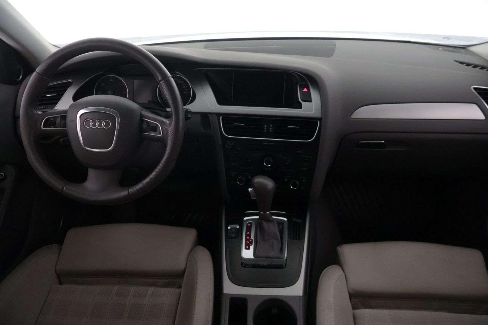 Audi A4 2010 A4 Farmari (AC) 4ov 1968cm3 - *Myydään huutokaupat.com* - KORKO VAIN 3,99 %
