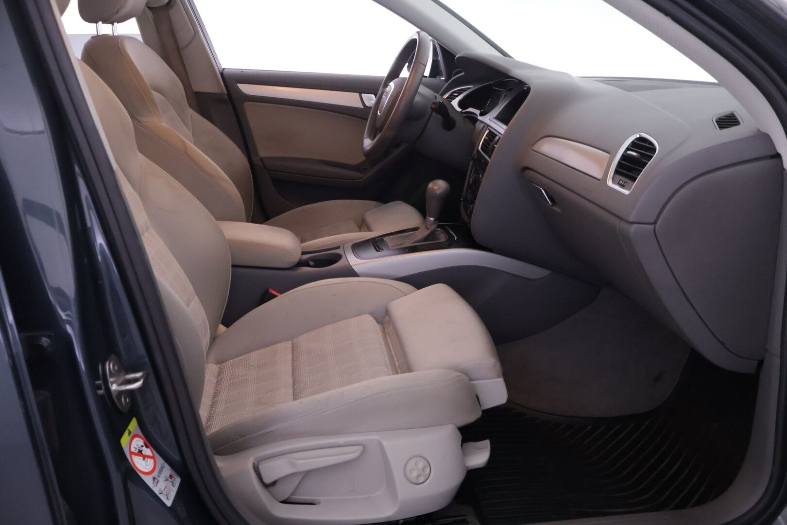 Audi A4 2010 A4 Farmari (AC) 4ov 1968cm3 - *Myydään huutokaupat.com* - KORKO VAIN 3,99 %