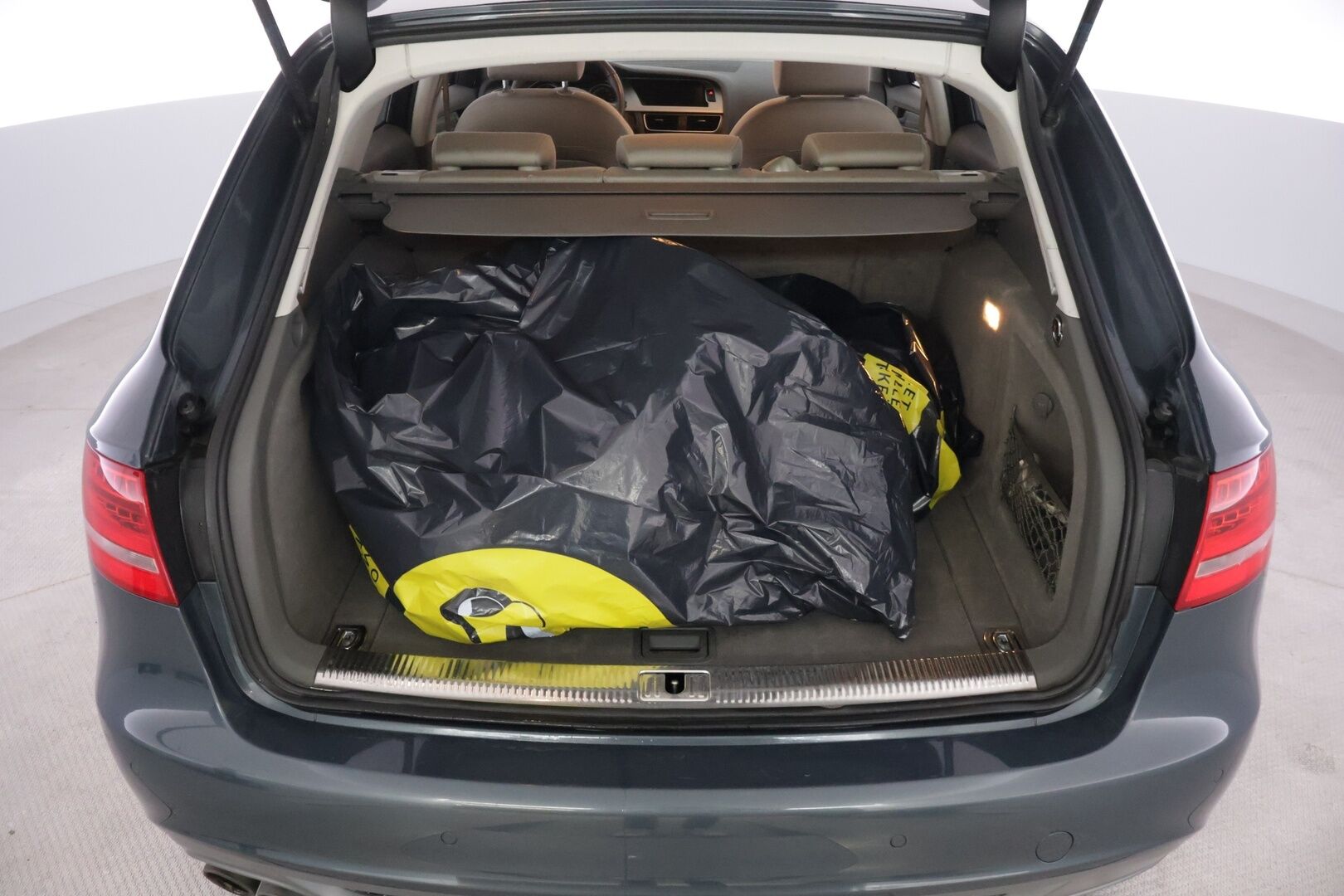 Audi A4 2010 A4 Farmari (AC) 4ov 1968cm3 - *Myydään huutokaupat.com* - KORKO VAIN 3,99 %