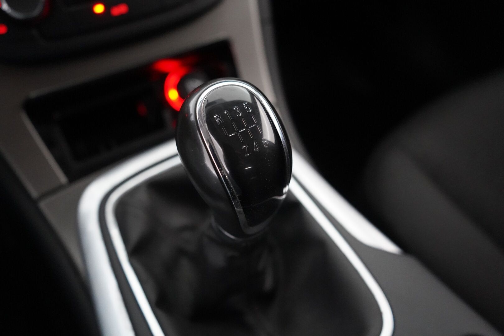 Opel Insignia 2012 5-ov Pro 1,4 Turbo ecoFLEX Start/Stop 103kW MT6 * Vakkari / Tutkat / Penkinlämmittimet / Lohko / Autom. Ilmastointi * - Suomi-auto / Kahdet renkaat / Kattava huoltohistoria!