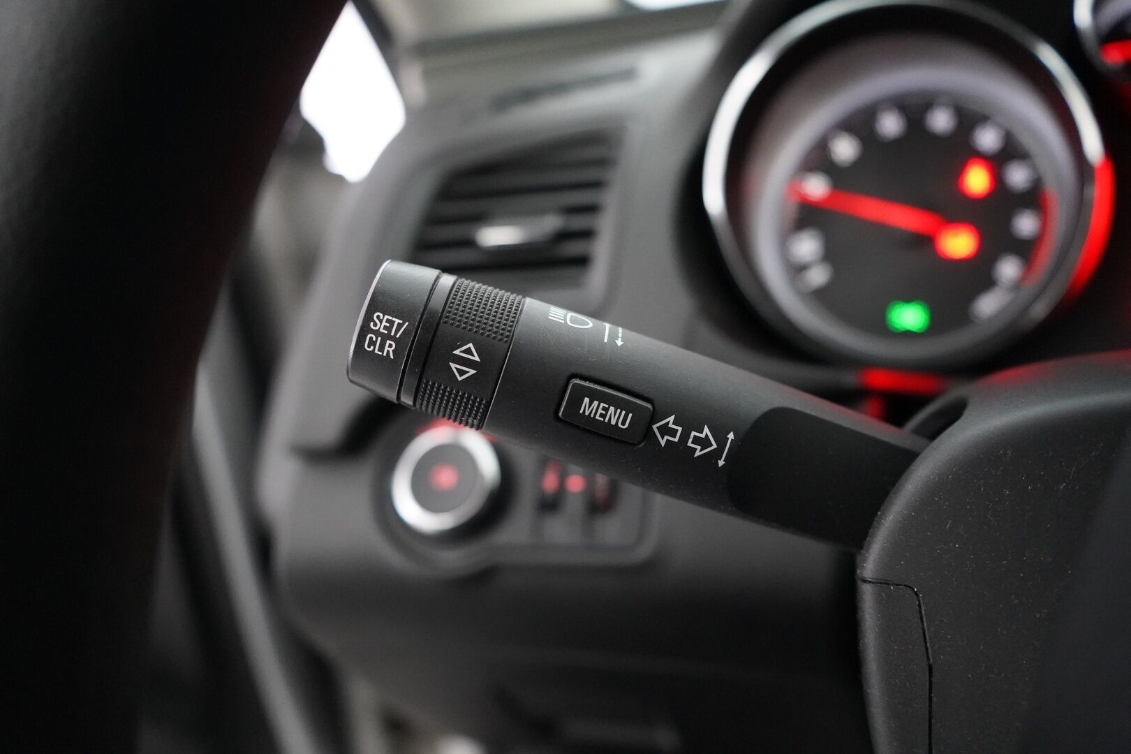 Opel Insignia 2012 5-ov Pro 1,4 Turbo ecoFLEX Start/Stop 103kW MT6 * Vakkari / Tutkat / Penkinlämmittimet / Lohko / Autom. Ilmastointi * - Suomi-auto / Kahdet renkaat / Kattava huoltohistoria!