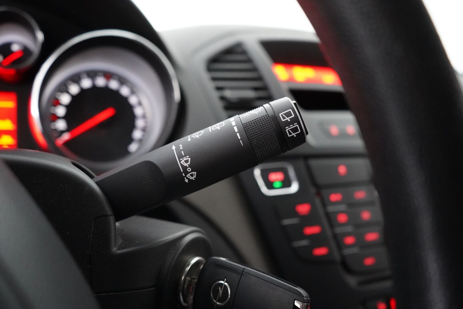 Opel Insignia 2012 5-ov Pro 1,4 Turbo ecoFLEX Start/Stop 103kW MT6 * Vakkari / Tutkat / Penkinlämmittimet / Lohko / Autom. Ilmastointi * - Suomi-auto / Kahdet renkaat / Kattava huoltohistoria!