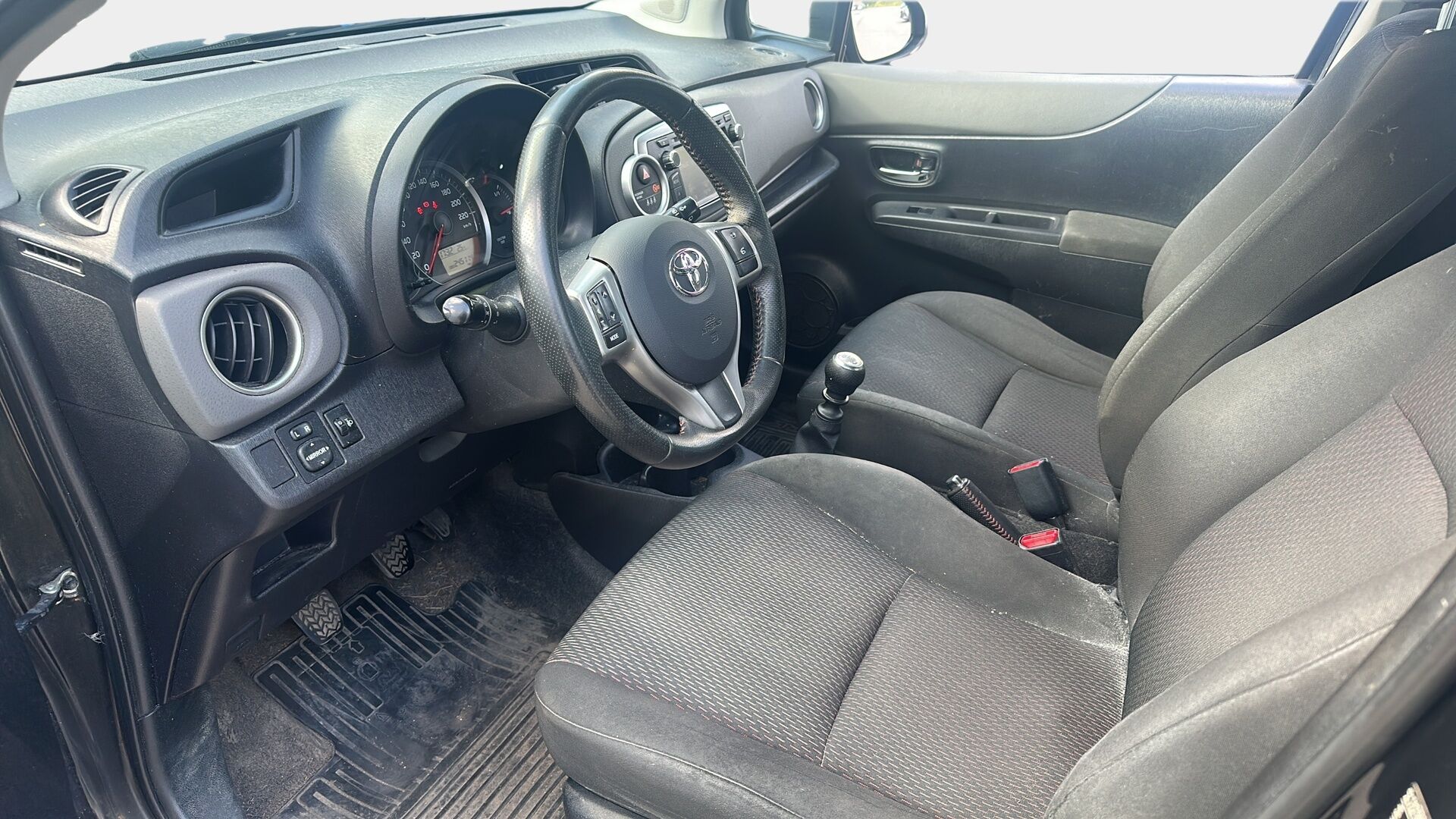 Toyota Yaris 2012 1,33 Dual VVT-i Style 5ov - Lohkolämmitin | Peruutuskamera | Kosketusnäyttö | Kahdet rengassetit | Hyvin huollettu | Vakkari | Bluetooth
