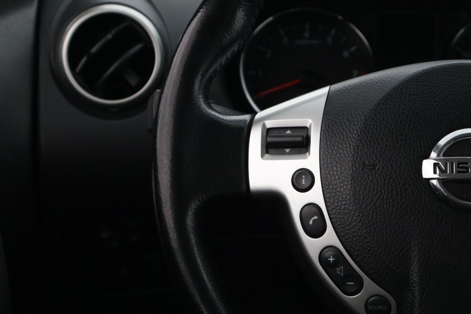 Nissan Qashqai+2 2013 1,6L Stop / Start System Acenta 2WD 5M/T * KOUKKU / 7-Paikkainen / Vakionopeudensäädin - Suomi-auto / Kahdet hyvät Renkaat
