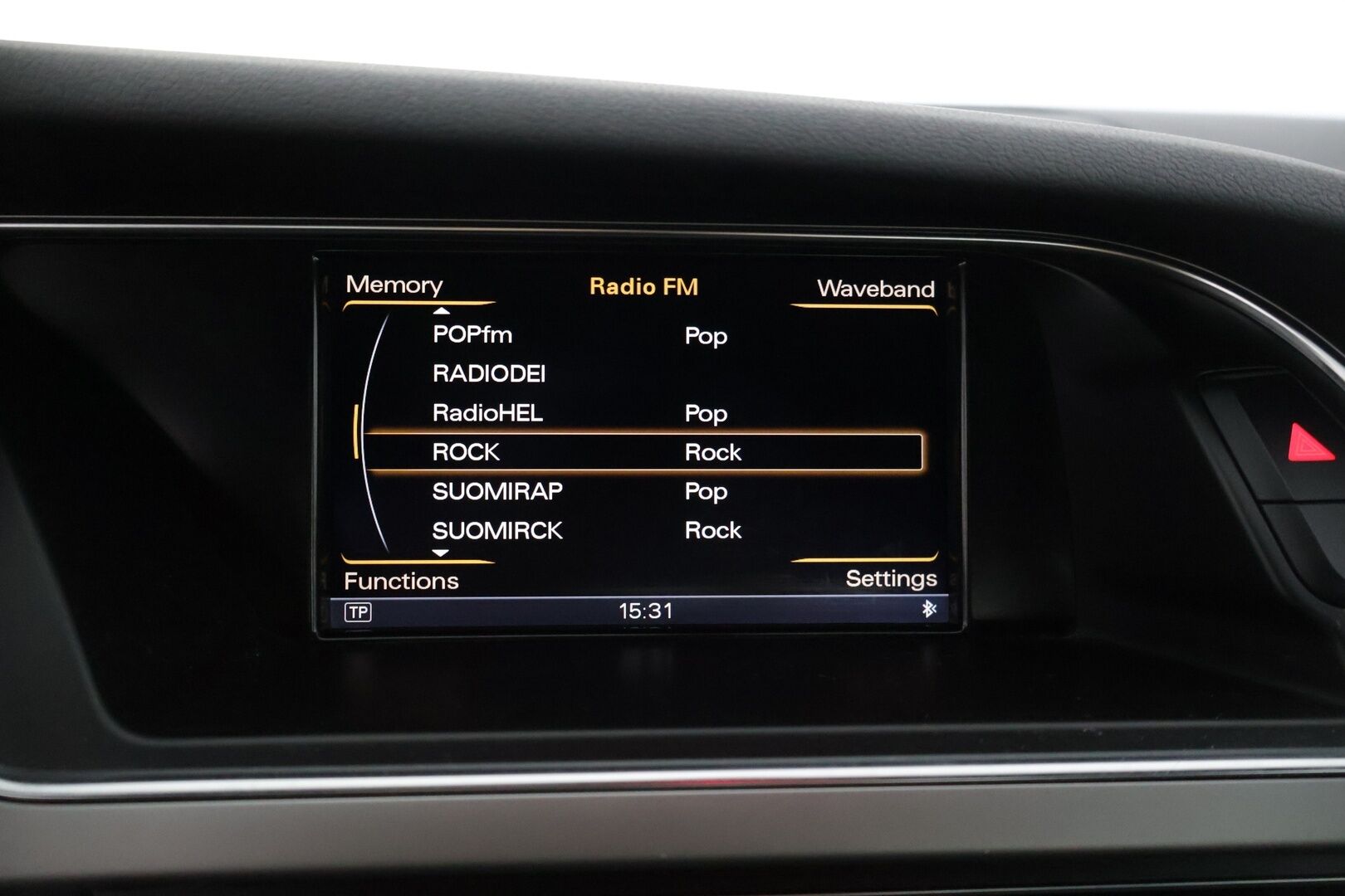 Audi A4 2013 Sedan LE 2,0 TFSI 155 kW quattro S tronic S-Line * Sporttipenkit / Vetokoukku / Navi / S-Line sisä- ja ulkopaketti * - * Suomi-auto / Hyvin huollettu / 2x Renkaat ja aluvanteet / Lohkolämmitin ja sisätilalämmitin *