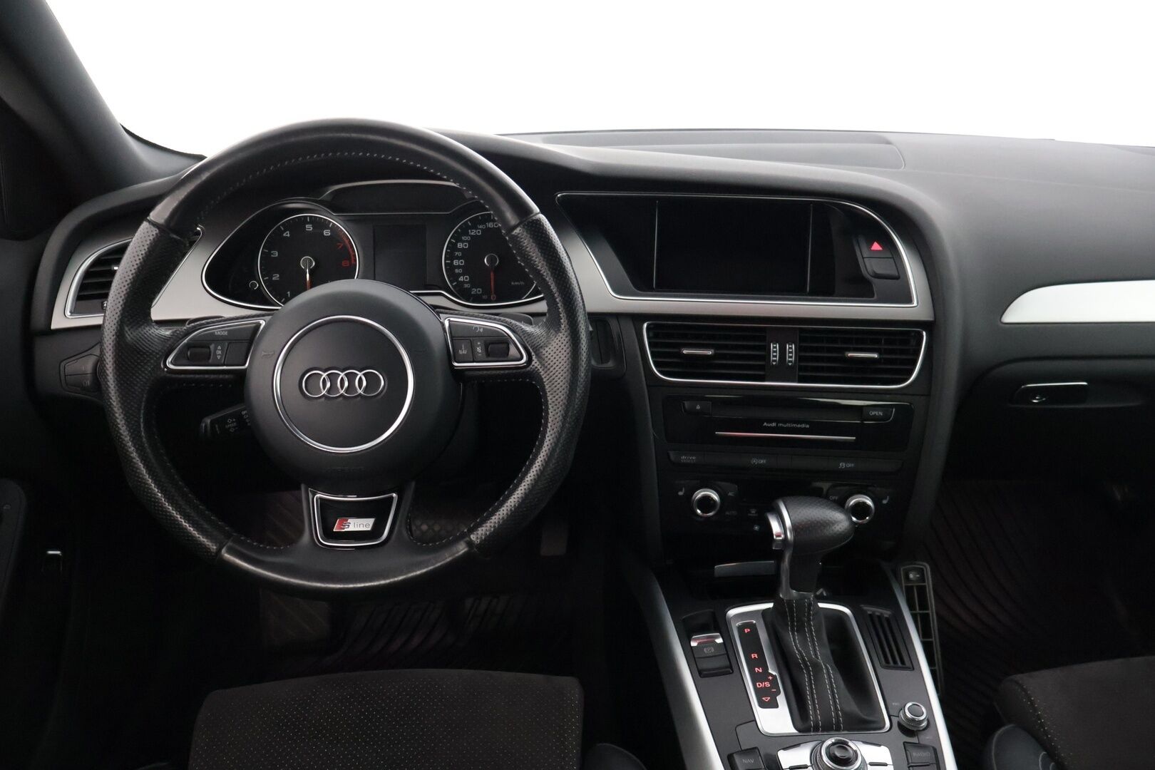 Audi A4 2013 Sedan LE 2,0 TFSI 155 kW quattro S tronic S-Line * Sporttipenkit / Vetokoukku / Navi / S-Line sisä- ja ulkopaketti * - * Suomi-auto / Hyvin huollettu / 2x Renkaat ja aluvanteet / Lohkolämmitin ja sisätilalämmitin *