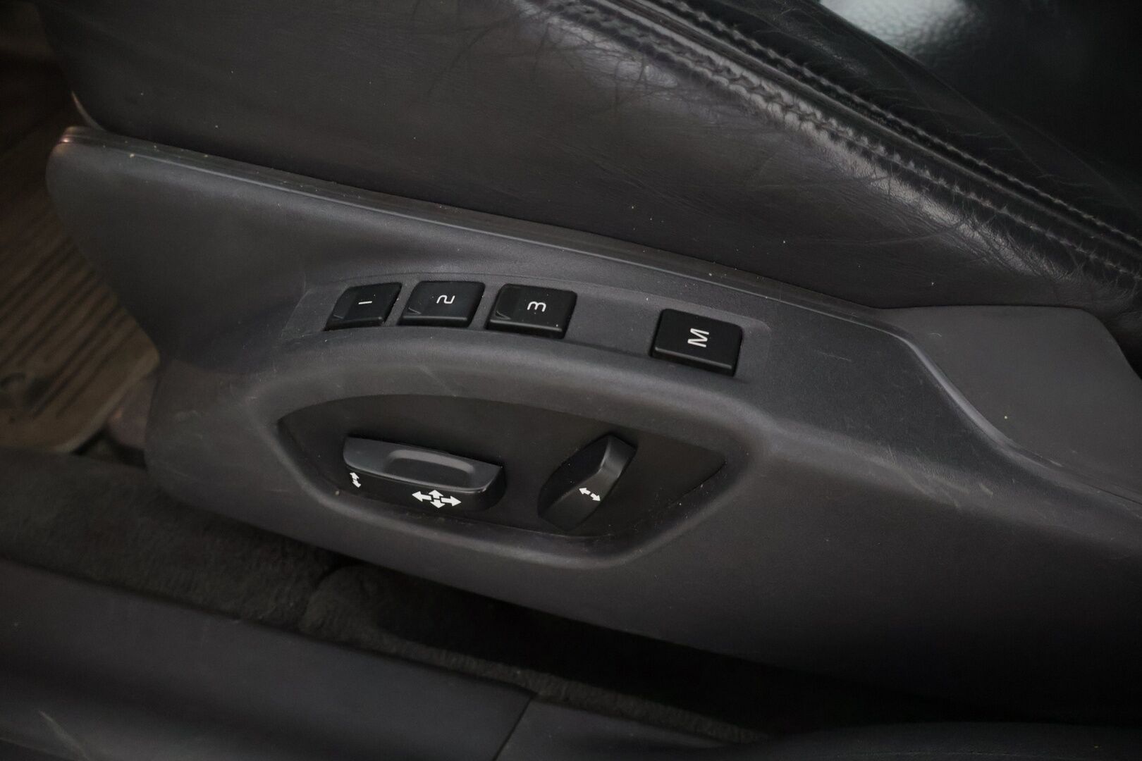 Volvo V70 2012 D3 Summum S/S aut * Keylessgo / Nahat muistilla / Webasto / Koukku / Navi / Tutkat * - *Suomi-auto / Hyvin huollettu / 2x renkaat ja vanteet *