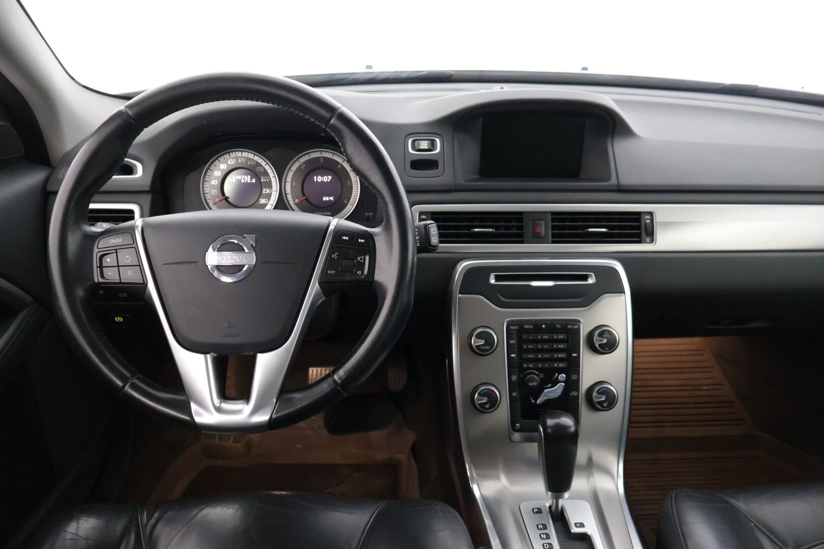 Volvo V70 2012 D3 Summum S/S aut * Keylessgo / Nahat muistilla / Webasto / Koukku / Navi / Tutkat * - *Suomi-auto / Hyvin huollettu / 2x renkaat ja vanteet *