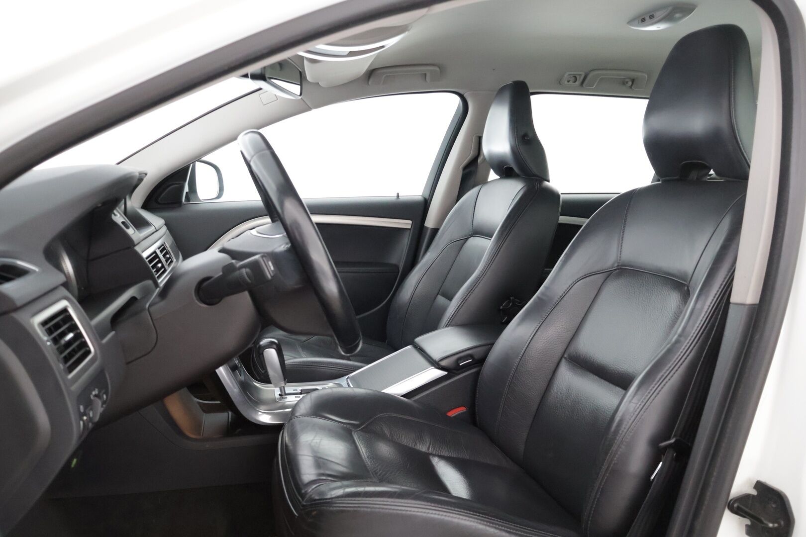 Volvo V70 2012 D3 Summum S/S aut * Keylessgo / Nahat muistilla / Webasto / Koukku / Navi / Tutkat * - *Suomi-auto / Hyvin huollettu / 2x renkaat ja vanteet *