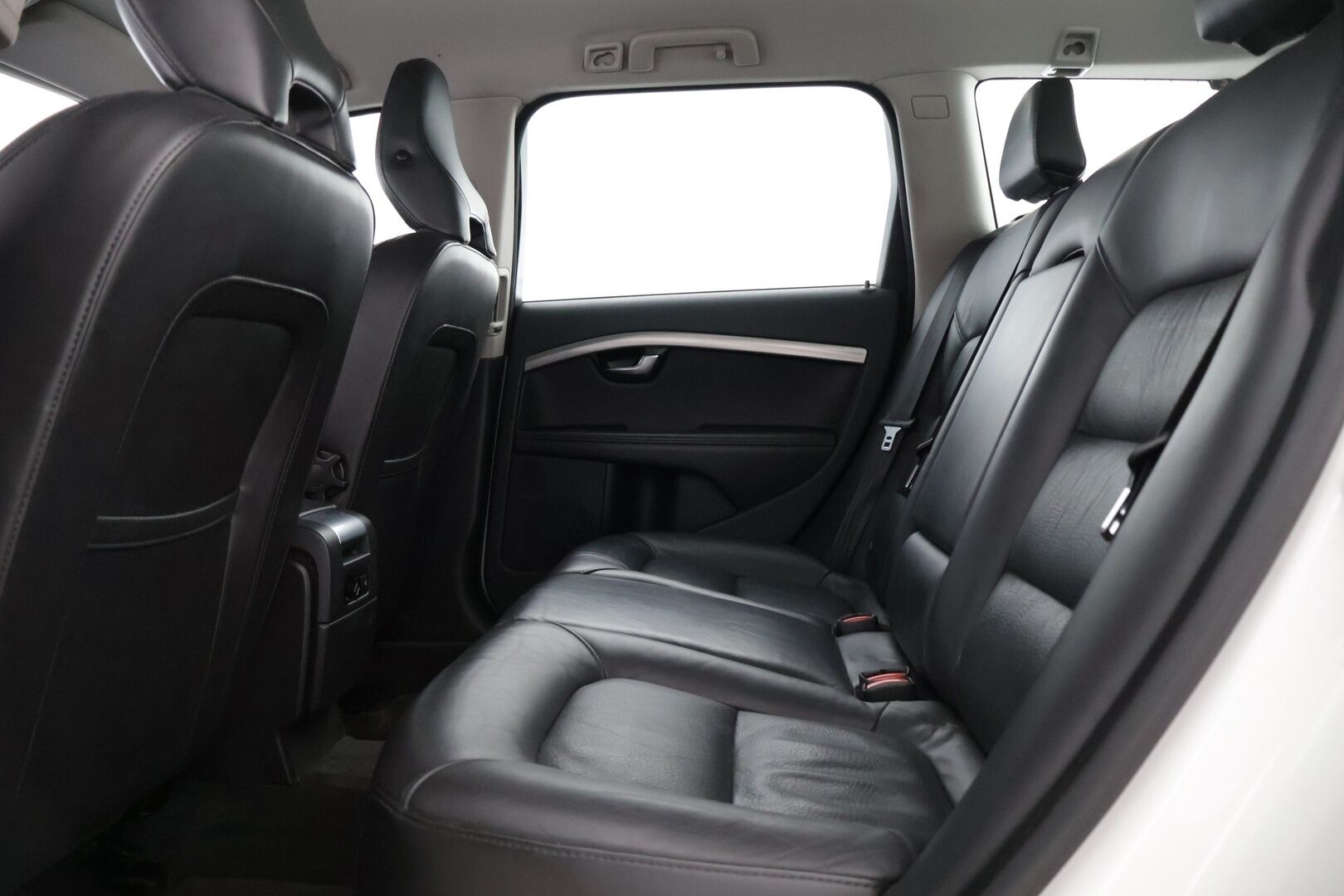 Volvo V70 2012 D3 Summum S/S aut * Keylessgo / Nahat muistilla / Webasto / Koukku / Navi / Tutkat * - *Suomi-auto / Hyvin huollettu / 2x renkaat ja vanteet *