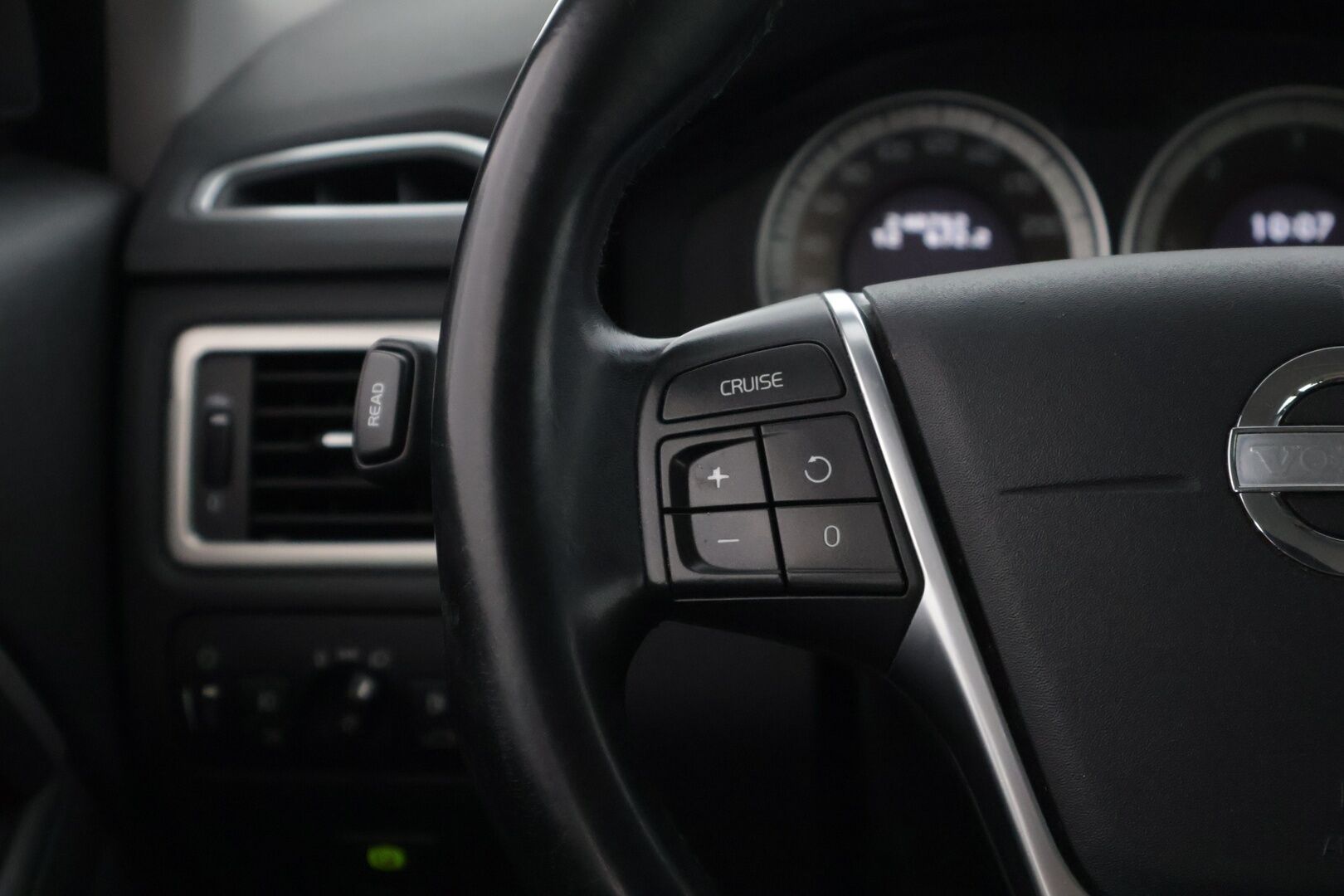 Volvo V70 2012 D3 Summum S/S aut * Keylessgo / Nahat muistilla / Webasto / Koukku / Navi / Tutkat * - *Suomi-auto / Hyvin huollettu / 2x renkaat ja vanteet *
