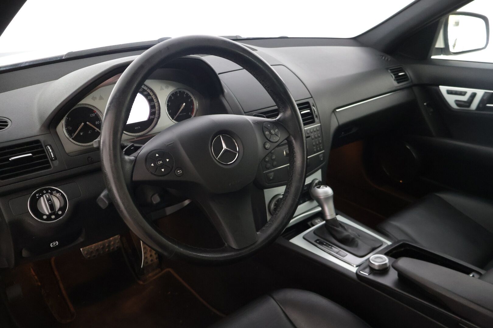 Mercedes-Benz C 2007 350 AMG - | AMG-paketti | Harman/Kardon | Muistipenkit | Kattoluukku | Vetokoukku | Nahkasisusta | Lohkolämmitin | Puhdas CarVertical |