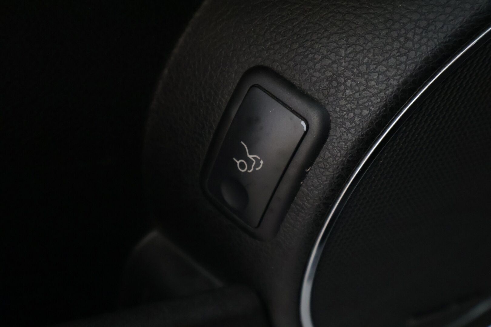 Mercedes-Benz C 2007 350 AMG - | AMG-paketti | Harman/Kardon | Muistipenkit | Kattoluukku | Vetokoukku | Nahkasisusta | Lohkolämmitin | Puhdas CarVertical |