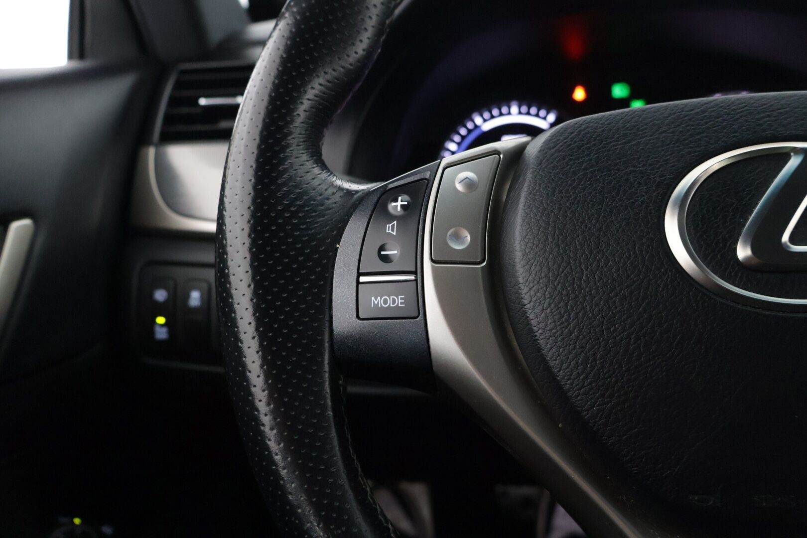 Lexus GS 2012 450h Hybrid A F Sport - Juuri vaihdettu etuiskarit! / Nelipyöräohjaus / HUD *