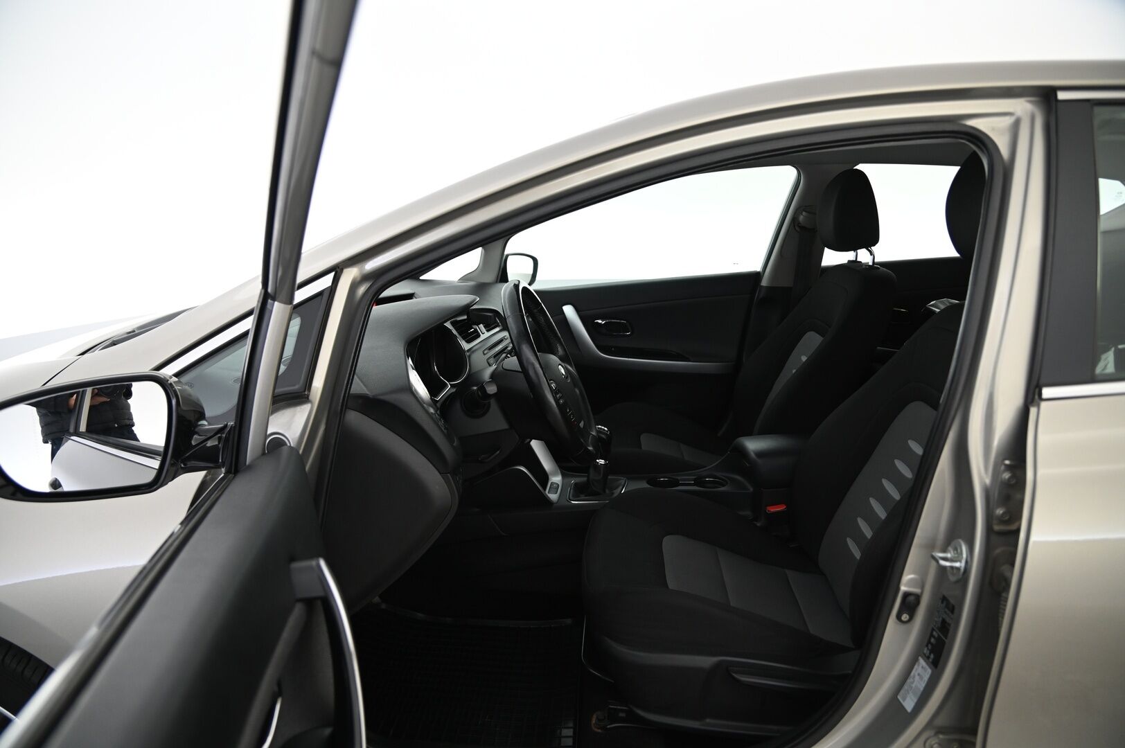 Kia cee'd 2012 1,6 CRDi ISG EX 5D EcoDynamics *Myydään vain Huutokaupat.com*