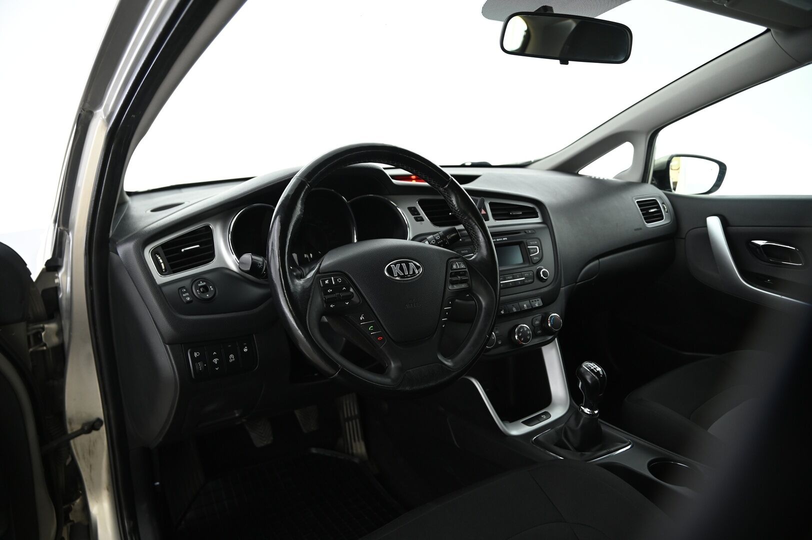Kia cee'd 2012 1,6 CRDi ISG EX 5D EcoDynamics *Myydään vain Huutokaupat.com*