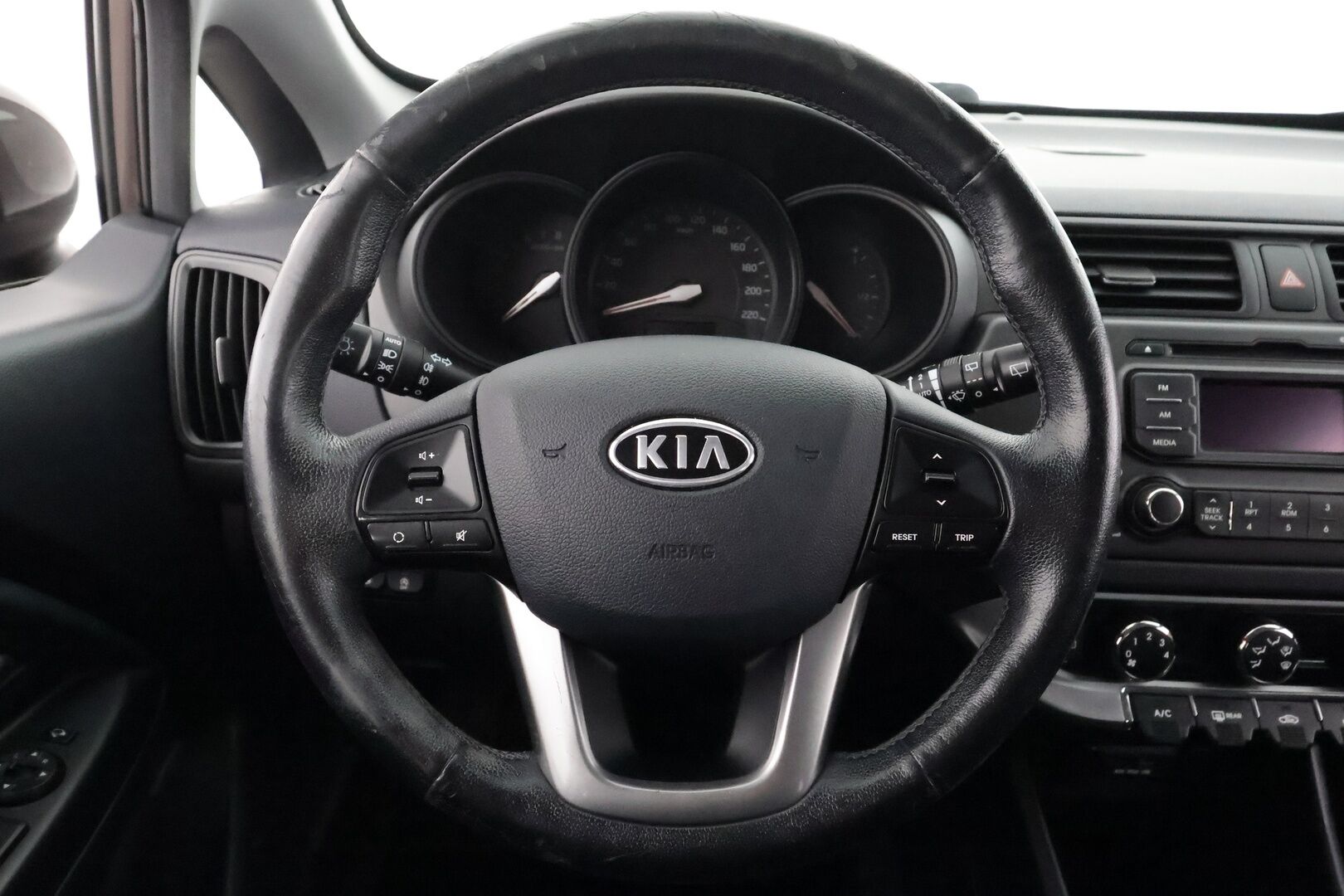 Kia Rio 2012 1,4 ISG EX 5D EcoDynamics - | Lämm. ratti | P.tutka | Lohkolämmitin | Aux -liitäntä | Ilmastointi | Penkinlämmittimet | 2x renkaat vanteineen | Huoltohistoria | 