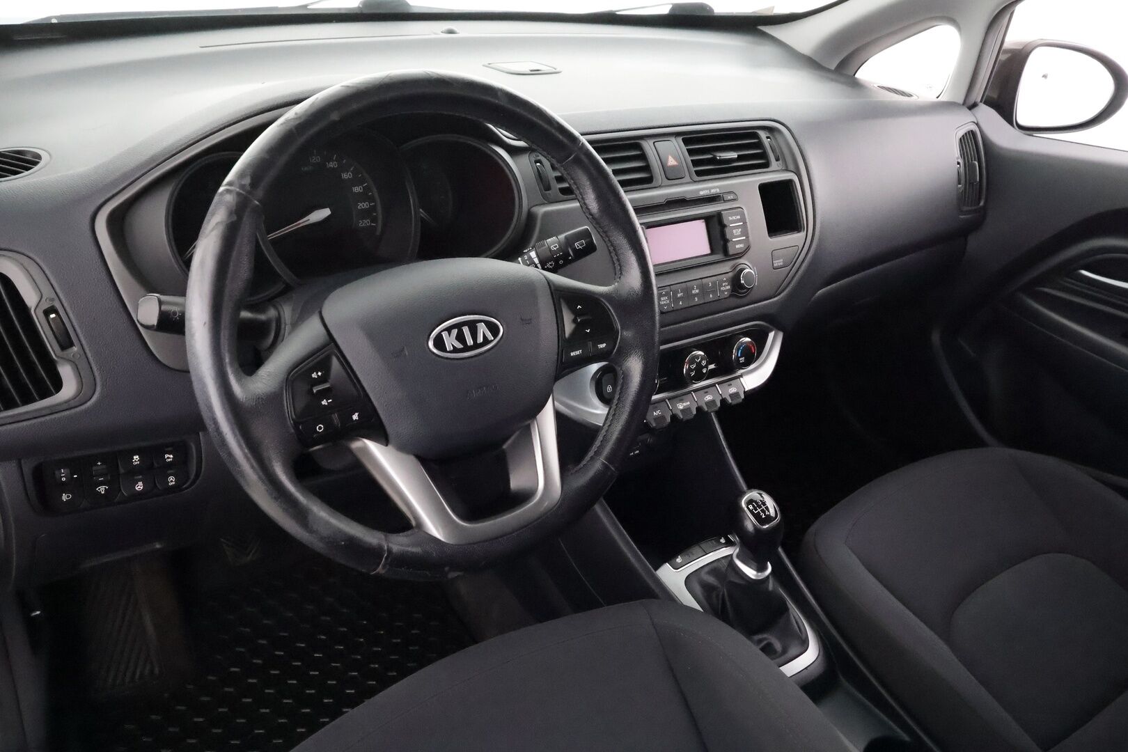 Kia Rio 2012 1,4 ISG EX 5D EcoDynamics - | Lämm. ratti | P.tutka | Lohkolämmitin | Aux -liitäntä | Ilmastointi | Penkinlämmittimet | 2x renkaat vanteineen | Huoltohistoria | 