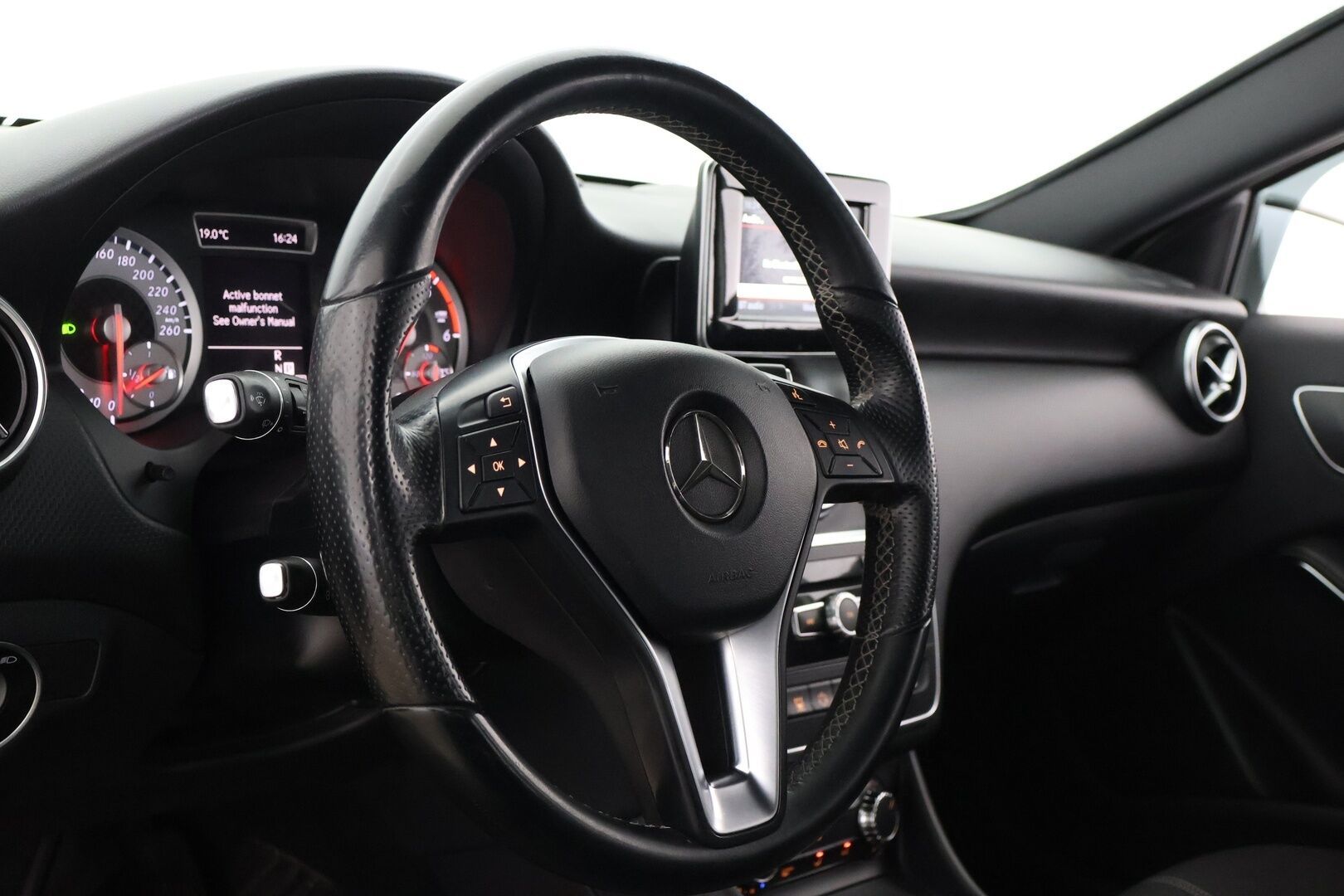 Mercedes-Benz A 2013 200 CDI BE A Premium Business - Webasto | Koukku | Sporttipenkit | P.Tutkat | Puolinahat | Bi-Xenon | Vakkari