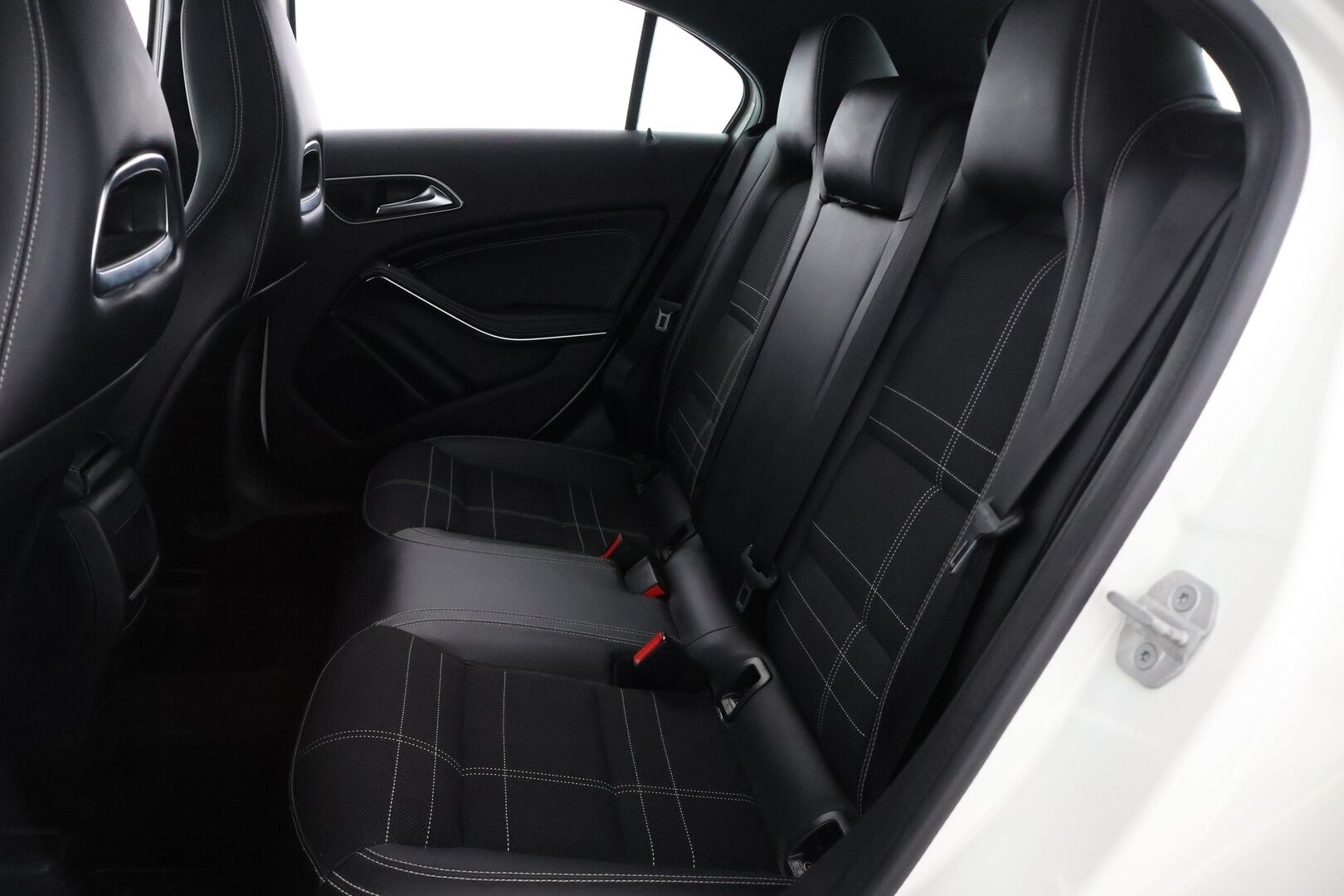 Mercedes-Benz A 2013 200 CDI BE A Premium Business - Webasto | Koukku | Sporttipenkit | P.Tutkat | Puolinahat | Bi-Xenon | Vakkari