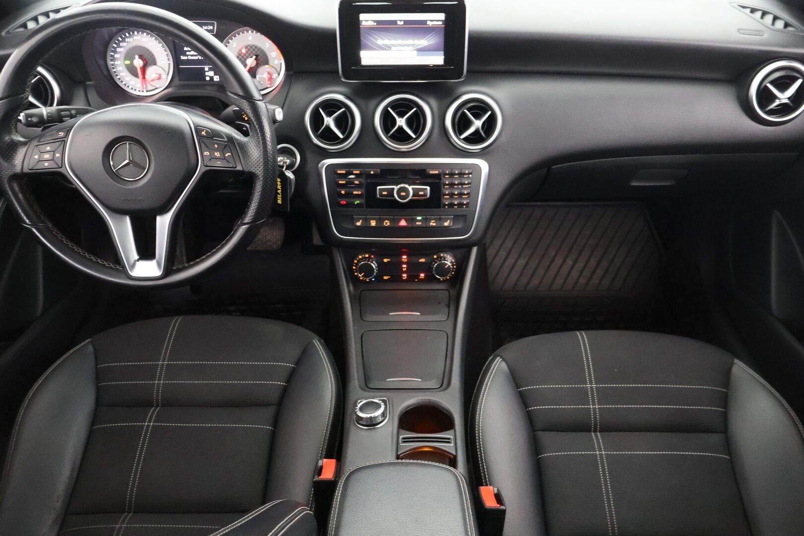 Mercedes-Benz A 2013 200 CDI BE A Premium Business - Webasto | Koukku | Sporttipenkit | P.Tutkat | Puolinahat | Bi-Xenon | Vakkari