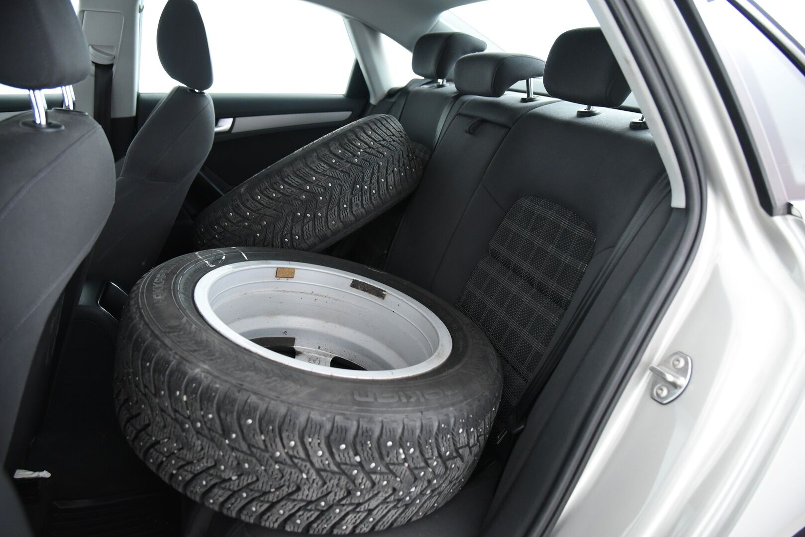 Audi A4 2013 Sedan Pro Business 1,8 TFSI 88 kW multitronic / Myydään huutokaupat.com:issa!