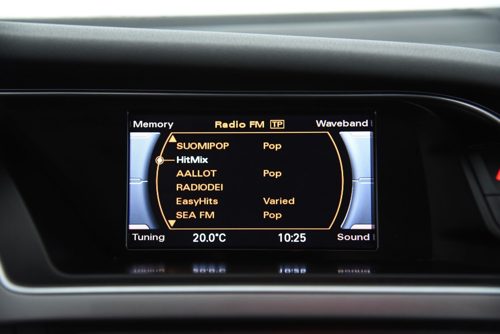 Audi A4 2013 Sedan Pro Business 1,8 TFSI 88 kW multitronic / Myydään huutokaupat.com:issa!