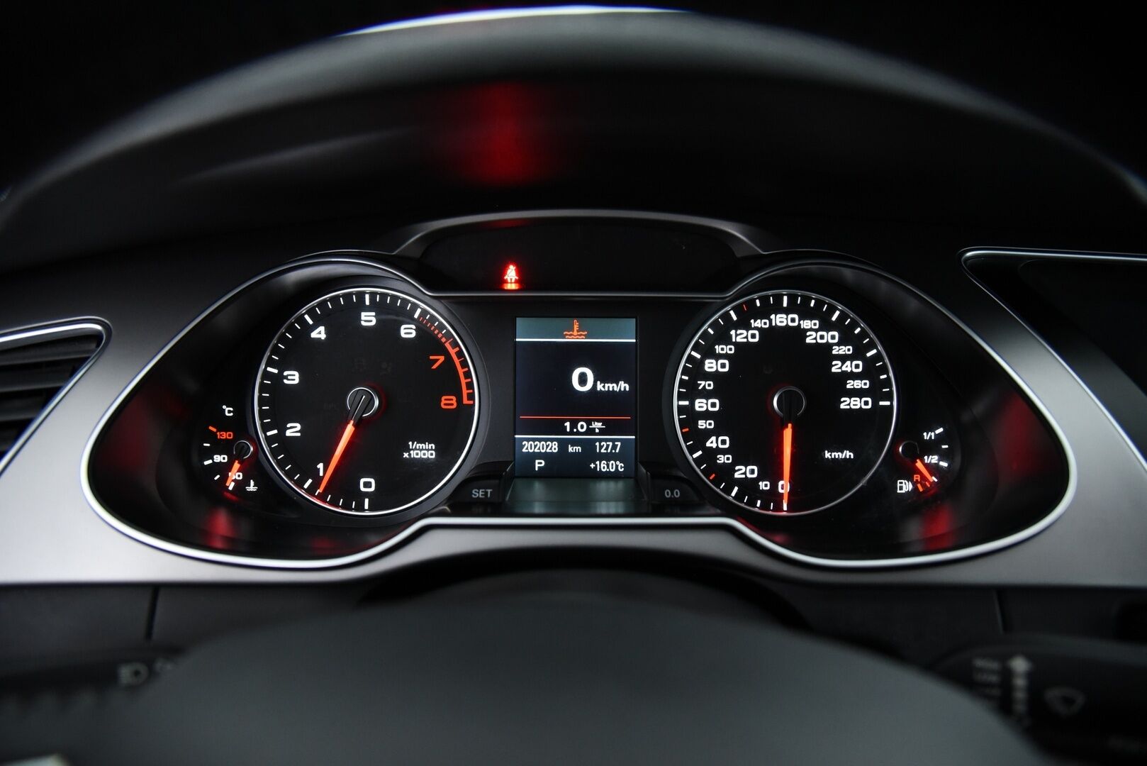 Audi A4 2013 Sedan Pro Business 1,8 TFSI 88 kW multitronic / Myydään huutokaupat.com:issa!