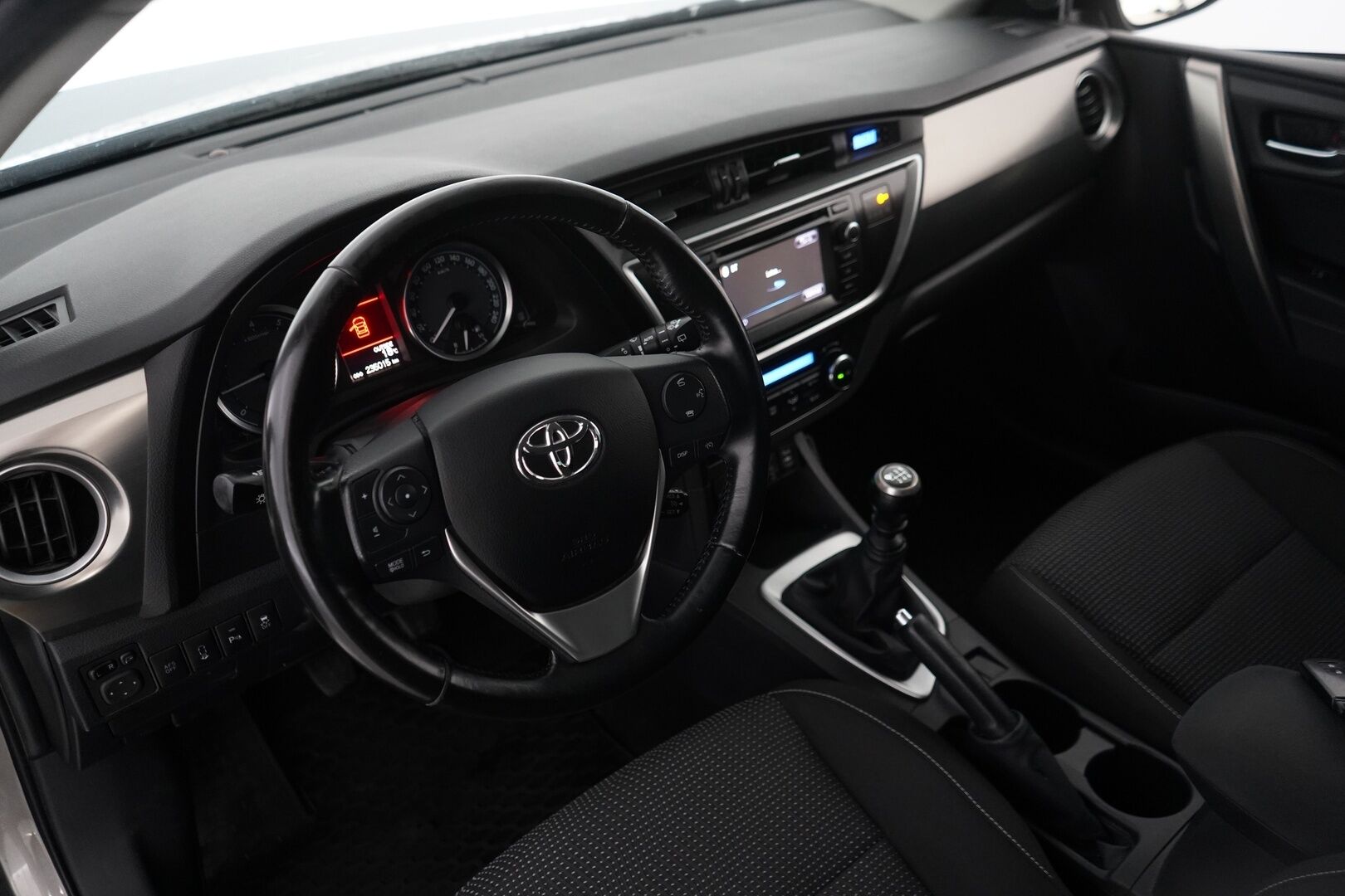 Toyota Auris 2013 1.6 Valvematic Comfort 5ov *Lohko / Kamera / Vakkari / Tutkat / Metalliväri* - Suomi-auto / Juuri katsastettu / Huolto tehty 3/25