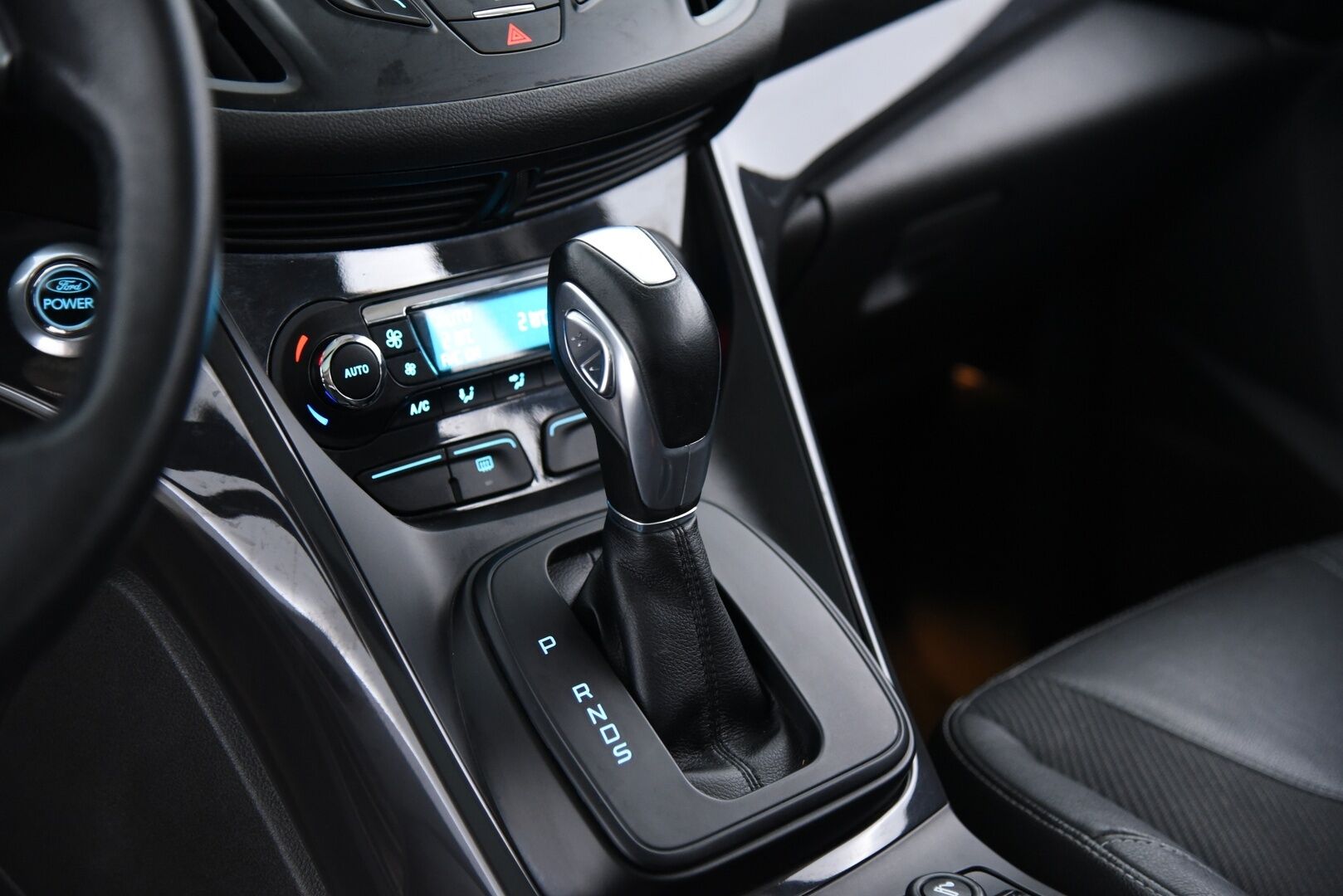 Ford Kuga 2013 1,6 EcoBoost 180 hv AWD Titanium / Suomi-Auto / Vakkari / Panorama / Vetokoukku - Xenon / P.tutka