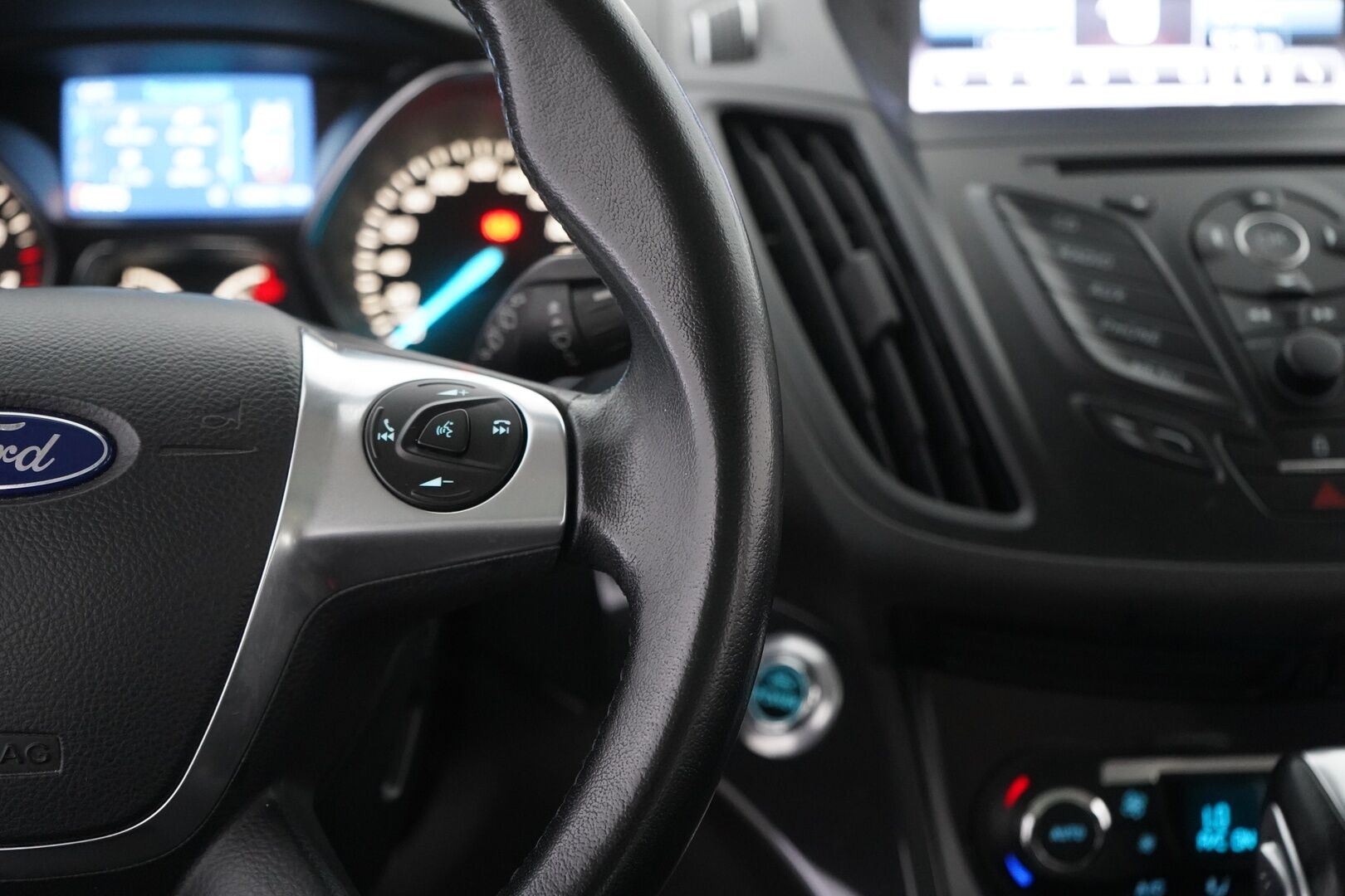 Ford Kuga 2013 1,6 EcoBoost 180 hv Automaatti AWD Titanium - Lohko | Koukku | Puolinahat | Panorama | Suomi-auto | Viimeisin huolto 04/26 | Kahdet vanteet