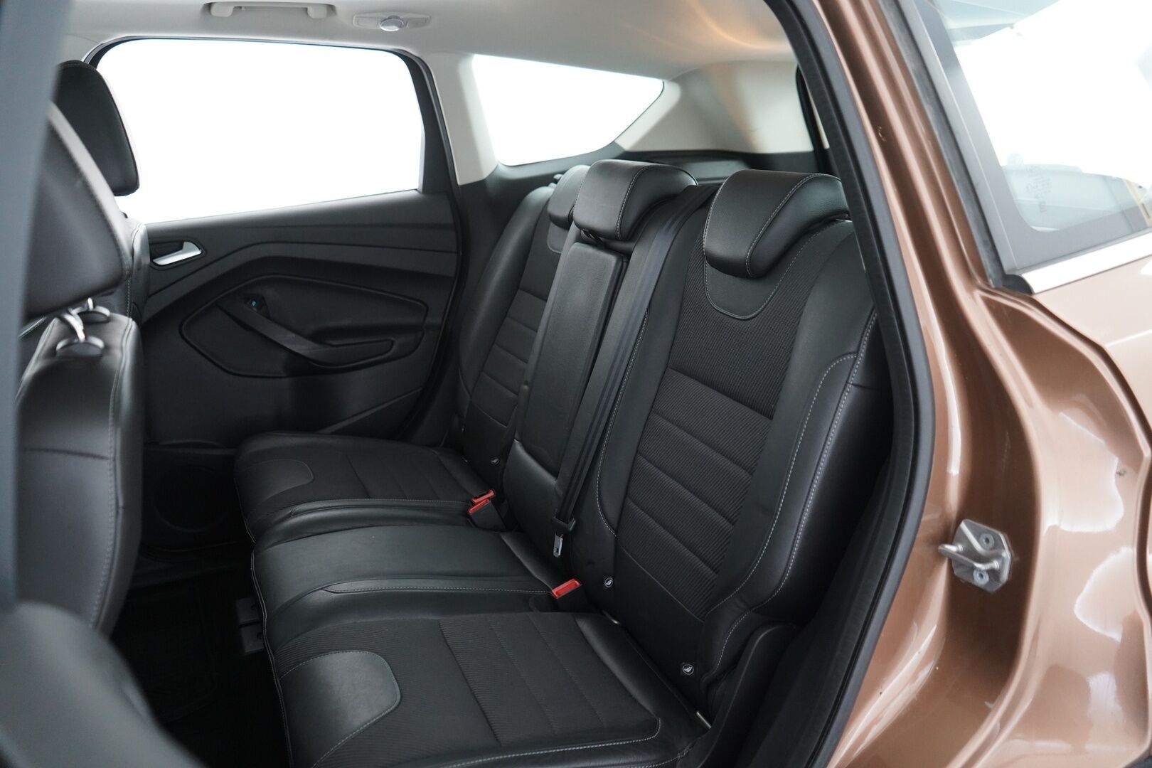 Ford Kuga 2013 1,6 EcoBoost 180 hv Automaatti AWD Titanium - Lohko | Koukku | Puolinahat | Panorama | Suomi-auto | Viimeisin huolto 04/26 | Kahdet vanteet