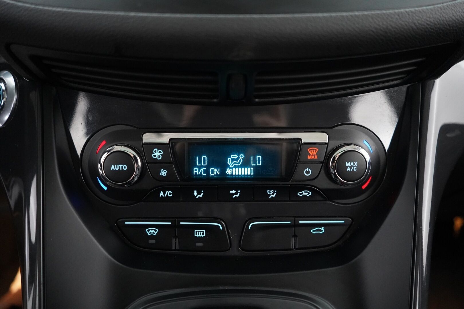 Ford Kuga 2013 1,6 EcoBoost 180 hv Automaatti AWD Titanium - Lohko | Koukku | Puolinahat | Panorama | Suomi-auto | Viimeisin huolto 04/26 | Kahdet vanteet