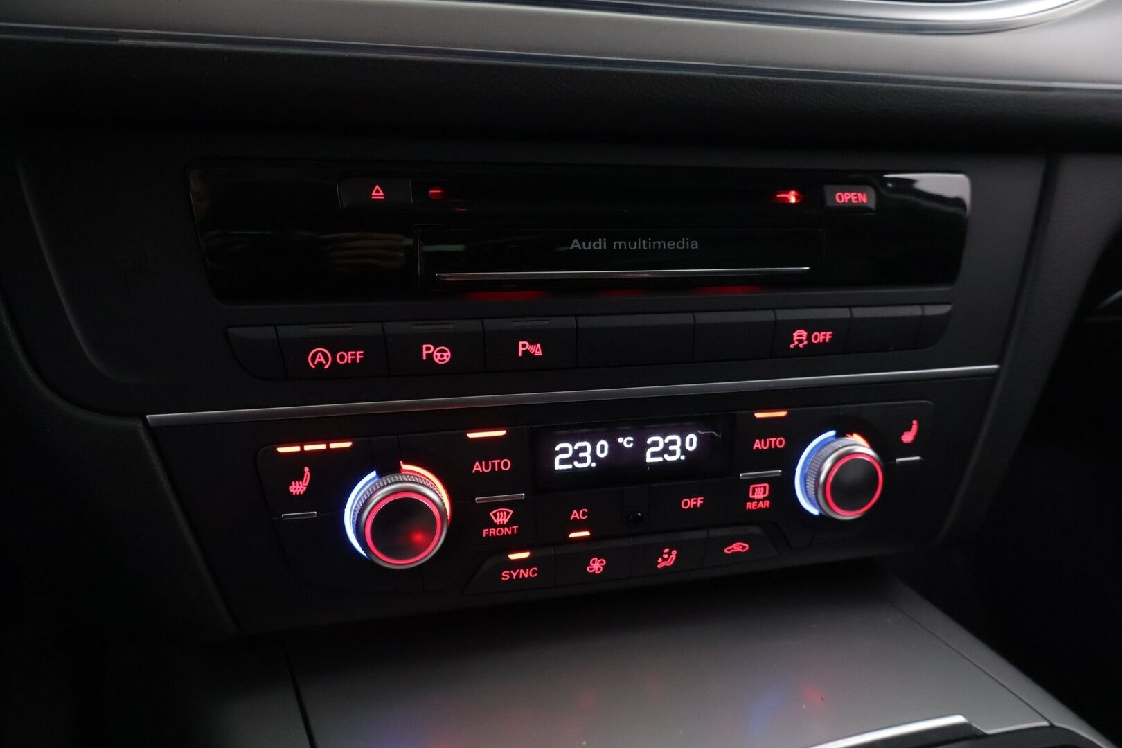 Audi A6 2012 Sedan 3,0 V6 TDI 180 kW quattro S tronic Start-Stop * YritysOutlet - Myydään vain yrityksille * - ** Webasto / Bose / Kattoluukku / Nahkasisusta / Navi / RS-Look **