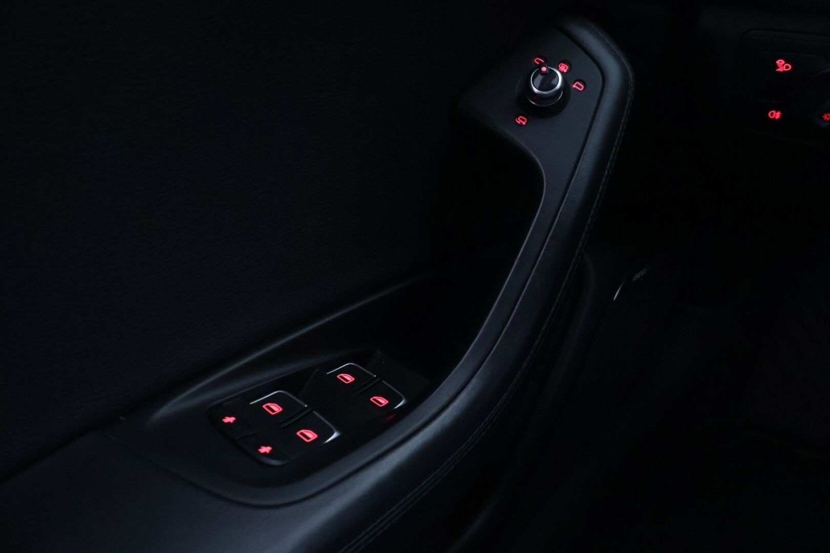 Audi A6 2012 Sedan 3,0 V6 TDI 180 kW quattro S tronic Start-Stop * YritysOutlet - Myydään vain yrityksille * - ** Webasto / Bose / Kattoluukku / Nahkasisusta / Navi / RS-Look **