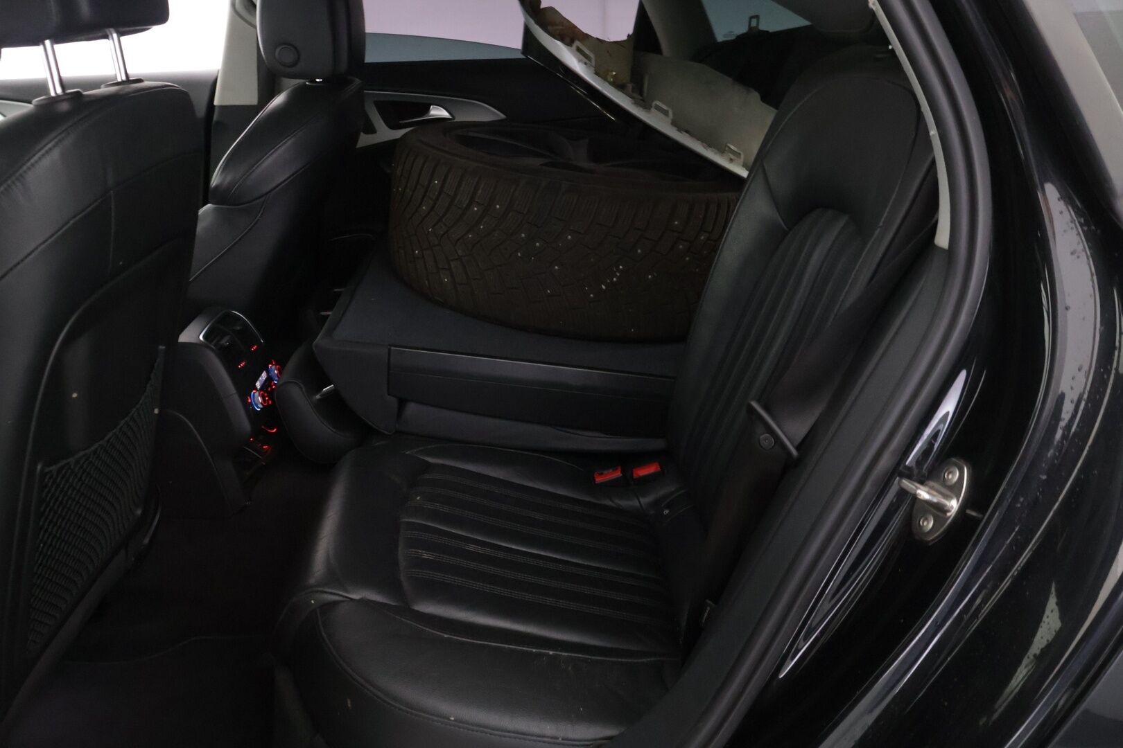 Audi A6 2012 Sedan 3,0 V6 TDI 180 kW quattro S tronic Start-Stop * YritysOutlet - Myydään vain yrityksille * - ** Webasto / Bose / Kattoluukku / Nahkasisusta / Navi / RS-Look **