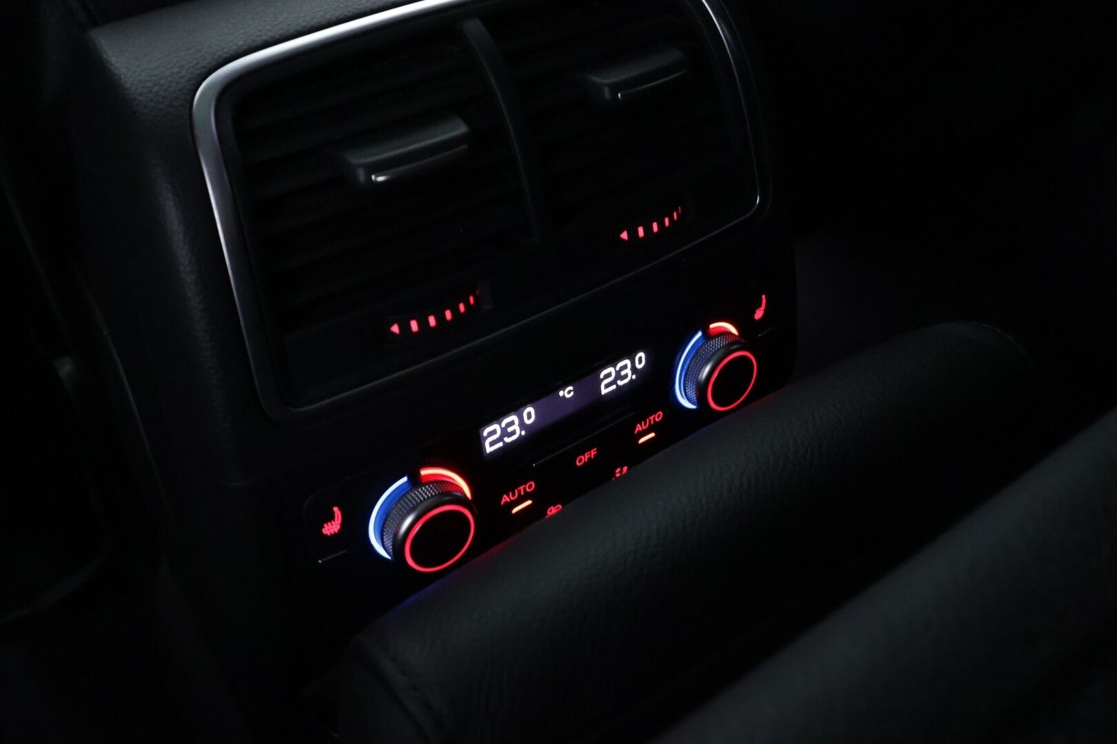 Audi A6 2012 Sedan 3,0 V6 TDI 180 kW quattro S tronic Start-Stop * YritysOutlet - Myydään vain yrityksille * - ** Webasto / Bose / Kattoluukku / Nahkasisusta / Navi / RS-Look **