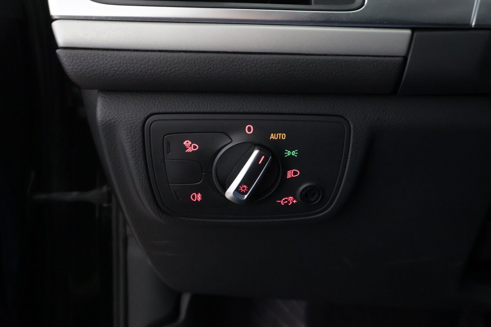 Audi A6 2012 Sedan 3,0 V6 TDI 180 kW quattro S tronic Start-Stop * YritysOutlet - Myydään vain yrityksille * - ** Webasto / Bose / Kattoluukku / Nahkasisusta / Navi / RS-Look **