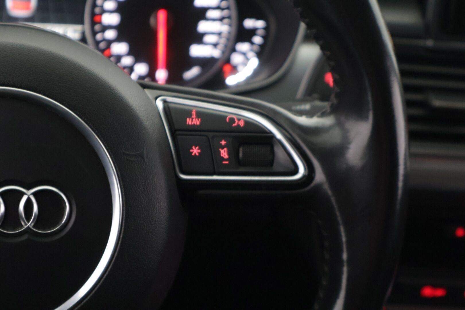 Audi A6 2012 Sedan 3,0 V6 TDI 180 kW quattro S tronic Start-Stop * YritysOutlet - Myydään vain yrityksille * - ** Webasto / Bose / Kattoluukku / Nahkasisusta / Navi / RS-Look **