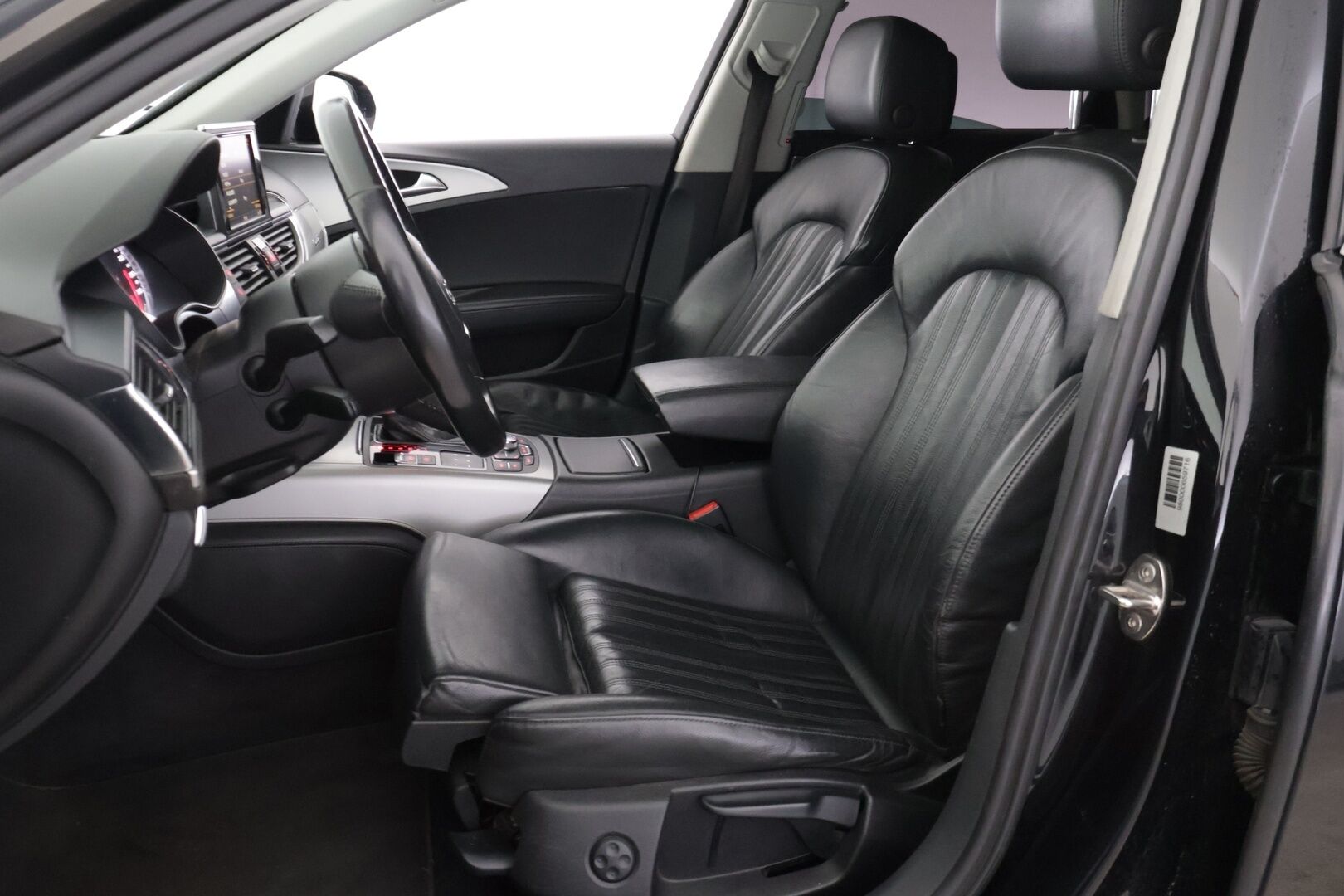 Audi A6 2012 Sedan 3,0 V6 TDI 180 kW quattro S tronic Start-Stop * YritysOutlet - Myydään vain yrityksille * - ** Webasto / Bose / Kattoluukku / Nahkasisusta / Navi / RS-Look **