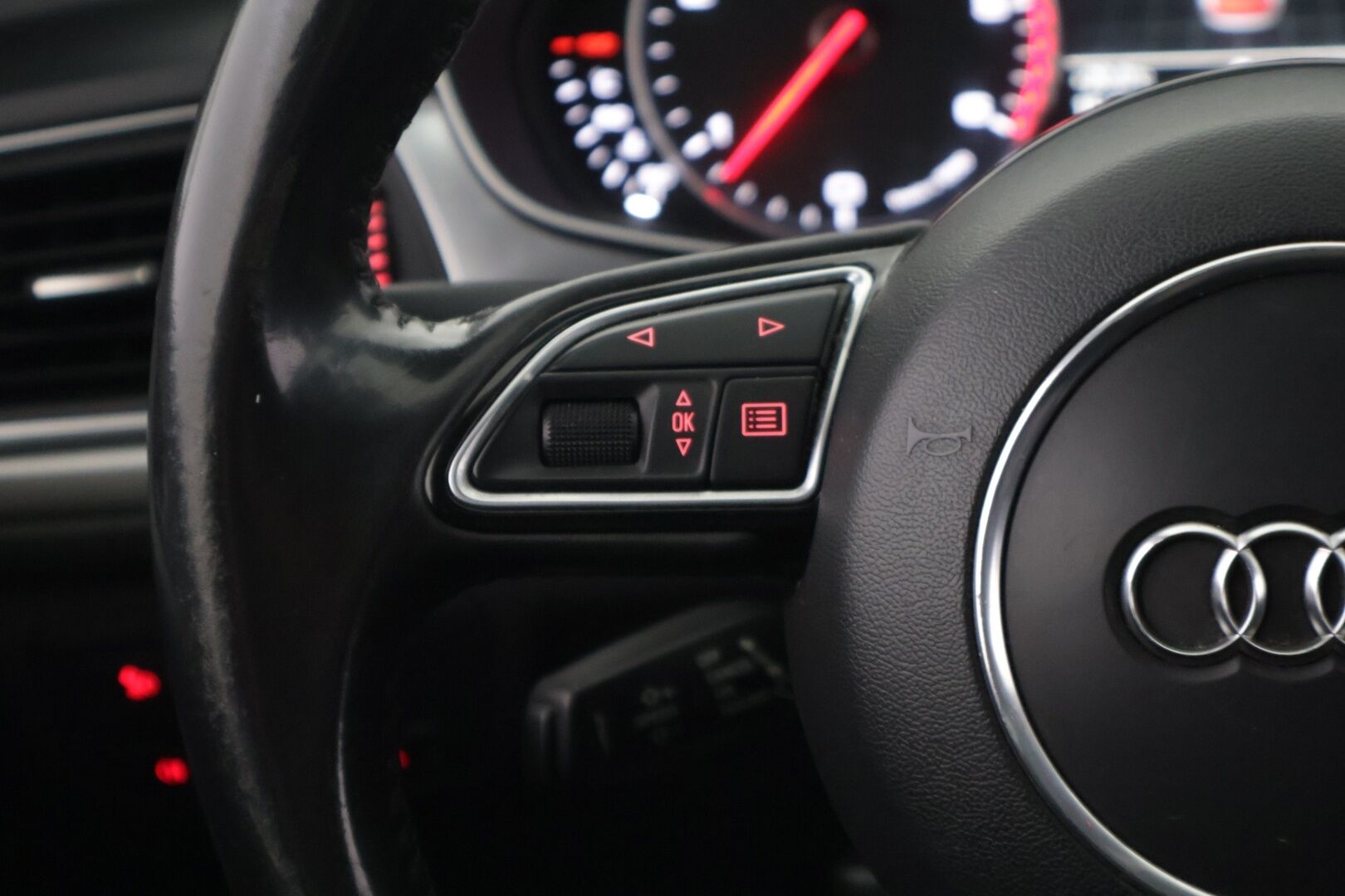 Audi A6 2012 Sedan 3,0 V6 TDI 180 kW quattro S tronic Start-Stop * YritysOutlet - Myydään vain yrityksille * - ** Webasto / Bose / Kattoluukku / Nahkasisusta / Navi / RS-Look **