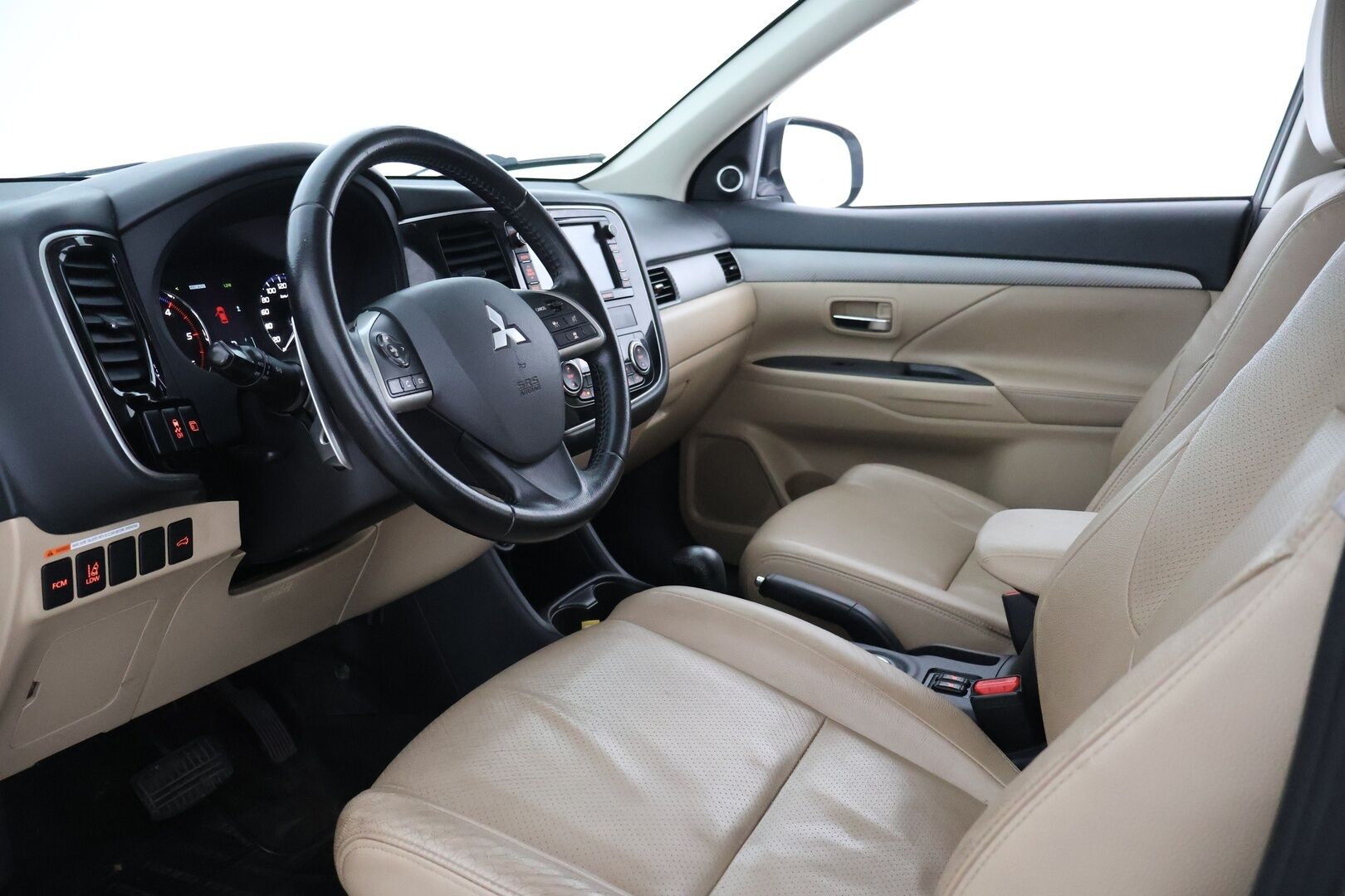 Mitsubishi Outlander 2013 2,2 DI-D Instyle NAVI AT 4WD 7P / YritysOutlet - Myydään vain yrityksille - Tulossa Myyntiin!