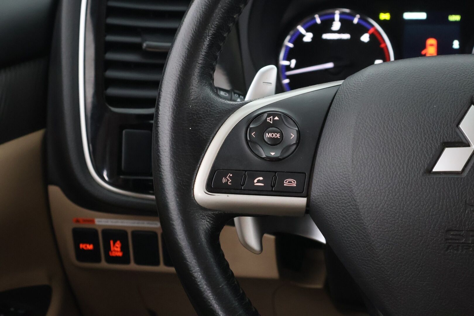 Mitsubishi Outlander 2013 2,2 DI-D Instyle NAVI AT 4WD 7P / YritysOutlet - Myydään vain yrityksille - Tulossa Myyntiin!