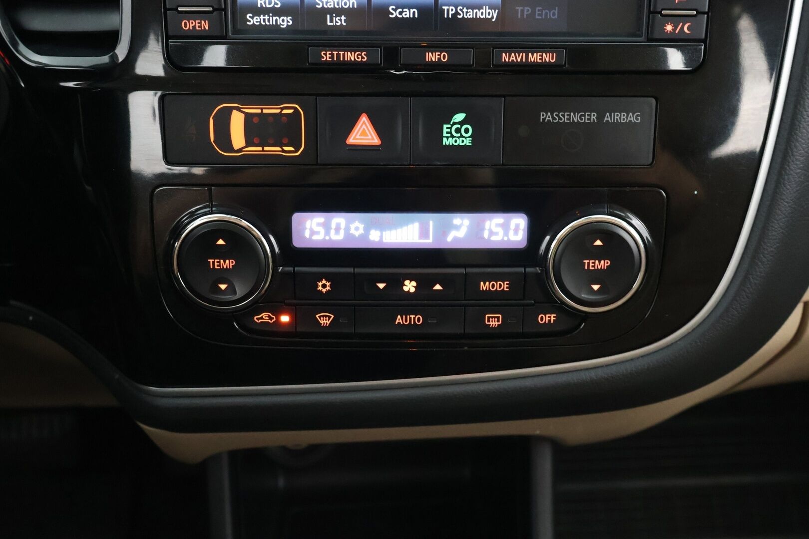 Mitsubishi Outlander 2013 2,2 DI-D Instyle NAVI AT 4WD 7P / YritysOutlet - Myydään vain yrityksille - Tulossa Myyntiin!