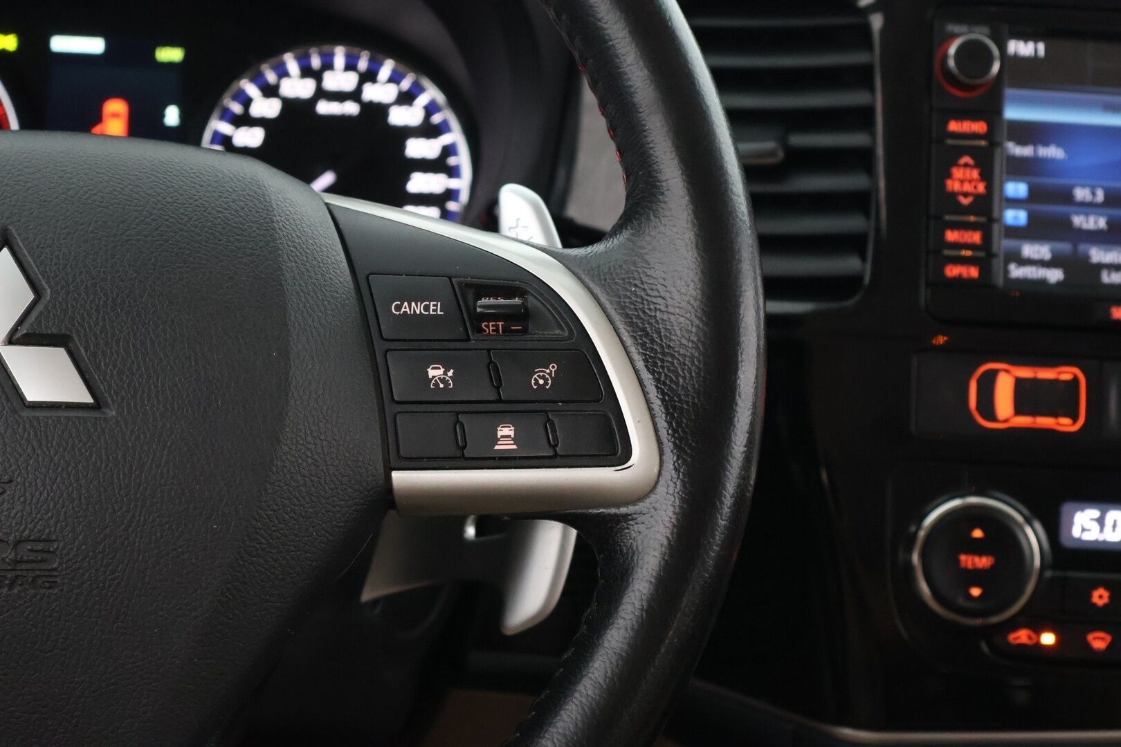 Mitsubishi Outlander 2013 2,2 DI-D Instyle NAVI AT 4WD 7P / YritysOutlet - Myydään vain yrityksille - Tulossa Myyntiin!