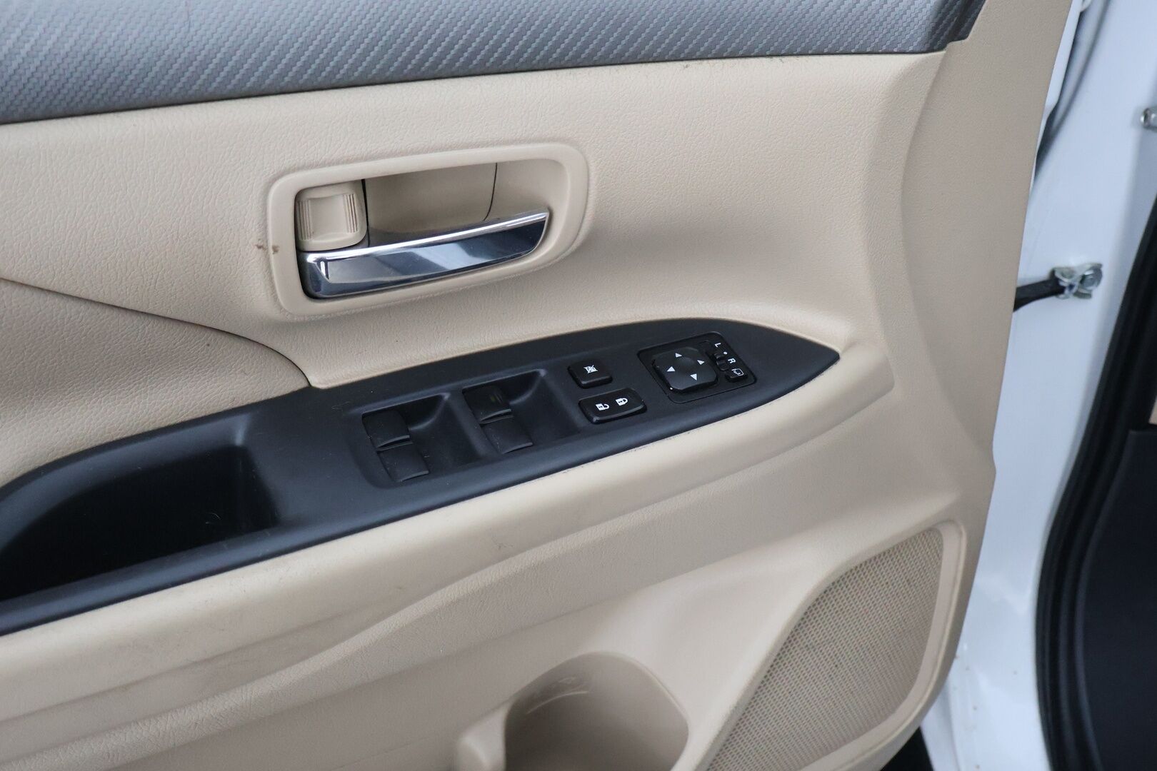 Mitsubishi Outlander 2013 2,2 DI-D Instyle NAVI AT 4WD 7P / YritysOutlet - Myydään vain yrityksille - Tulossa Myyntiin!