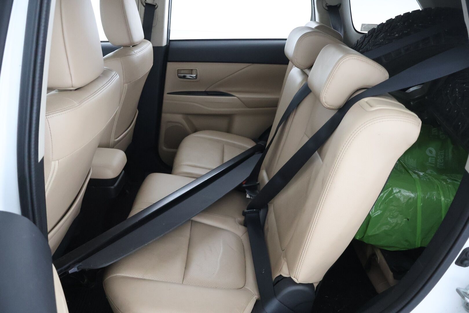 Mitsubishi Outlander 2013 2,2 DI-D Instyle NAVI AT 4WD 7P / YritysOutlet - Myydään vain yrityksille - Tulossa Myyntiin!