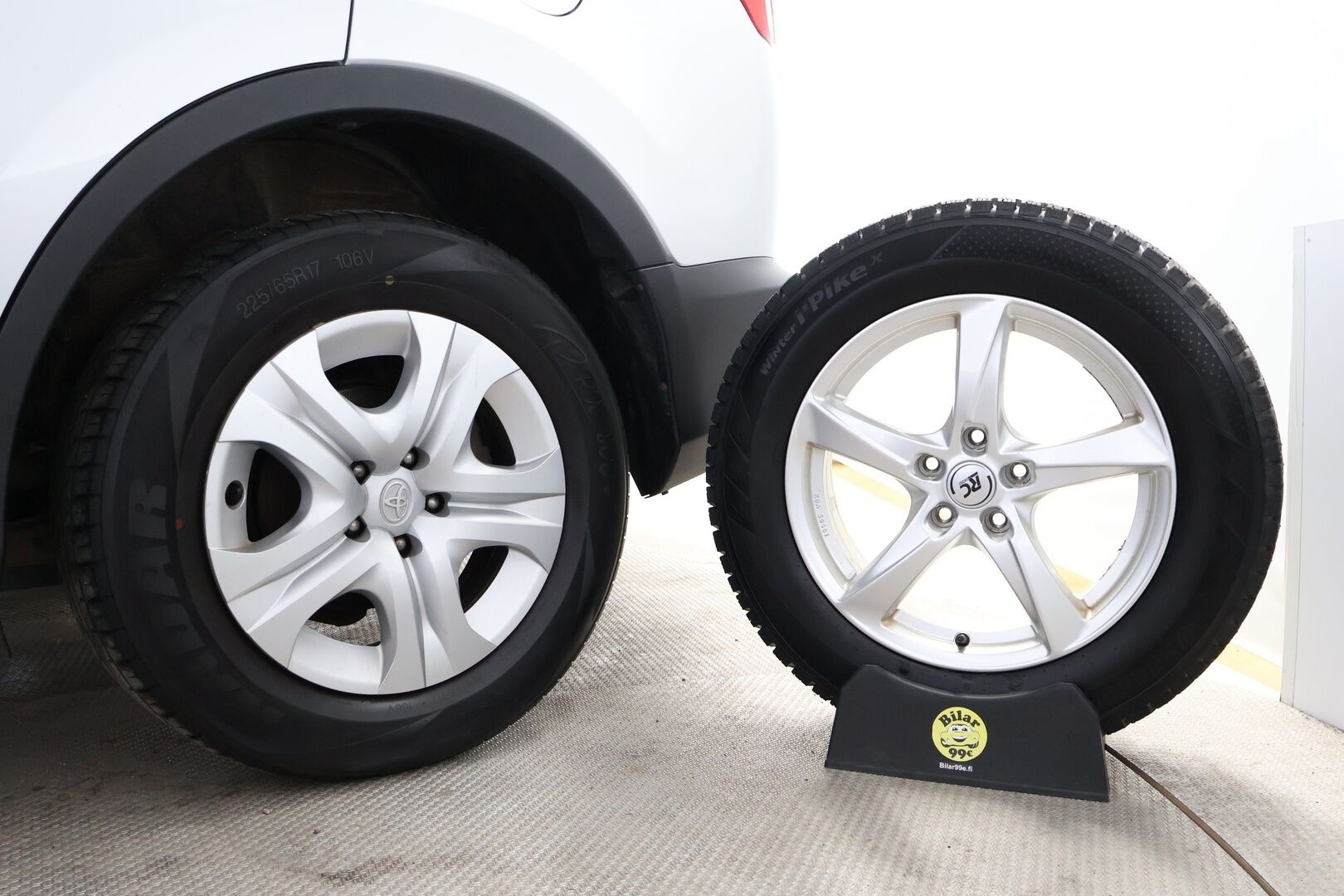 Toyota RAV4 2014 2,0 Valvematic AWD Life - Suomiauto / Vetokoukku / Lohko & Sisäpistoke / Lämmitettävä tuulilasin alareuna / 2x Renkaat Aluvantein!
