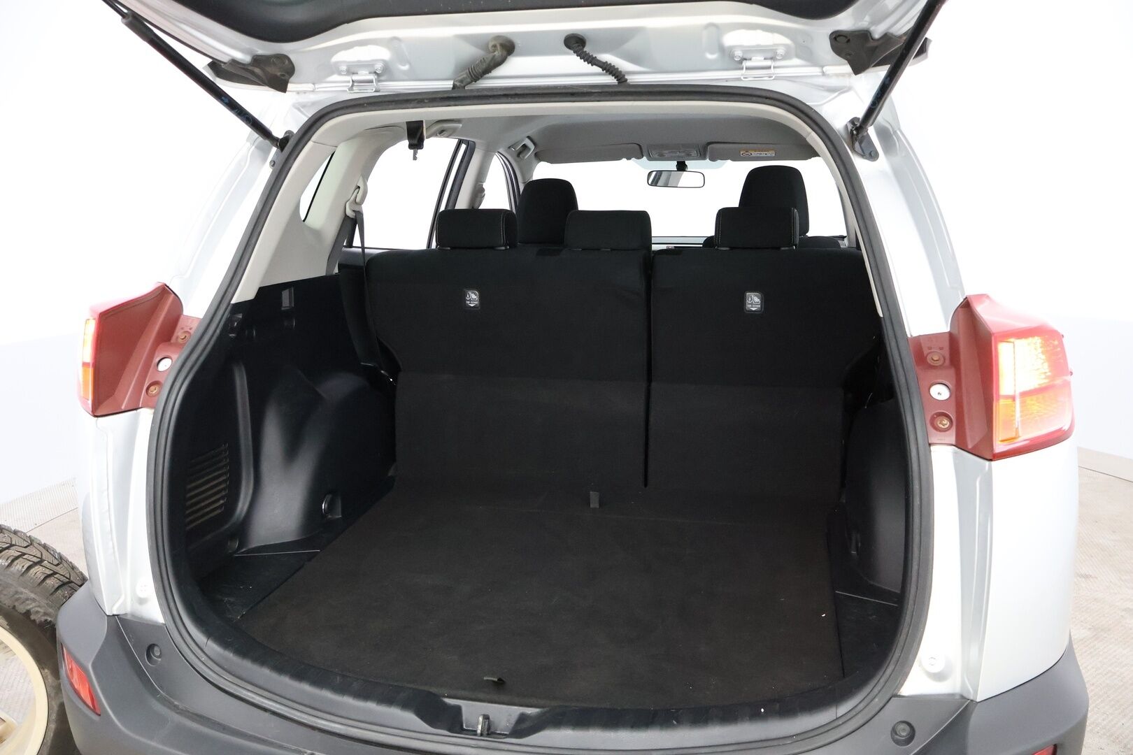 Toyota RAV4 2014 2,0 Valvematic AWD Life - Suomiauto / Vetokoukku / Lohko & Sisäpistoke / Lämmitettävä tuulilasin alareuna / 2x Renkaat Aluvantein!
